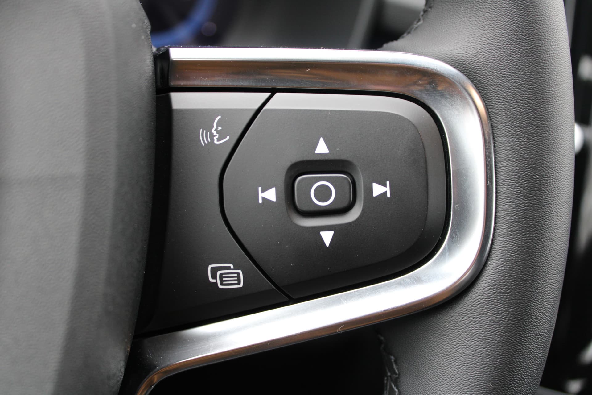 Volvo XC40 Recharge Core 70 kWh thumbnail 23