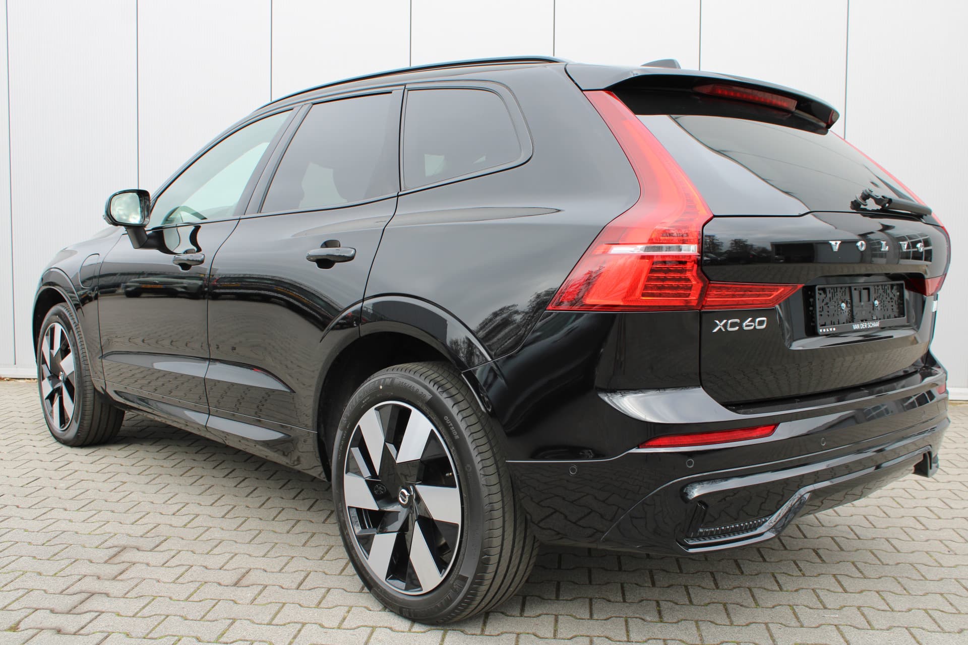 Volvo XC60 2.0 T8 Plug-in hybrid AWD Ultra Dark thumbnail 2