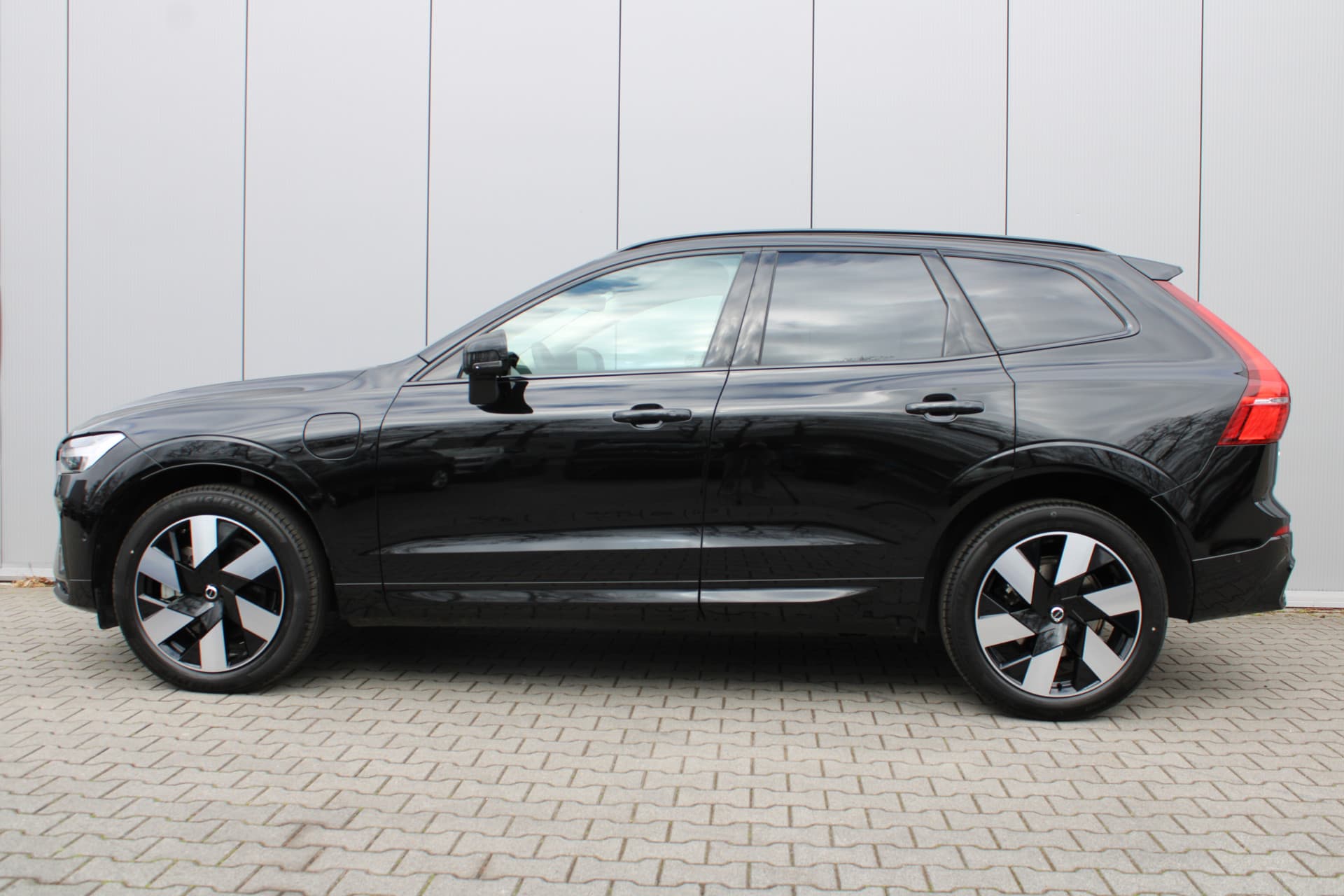 Volvo XC60 2.0 T8 Plug-in hybrid AWD Ultra Dark thumbnail 5