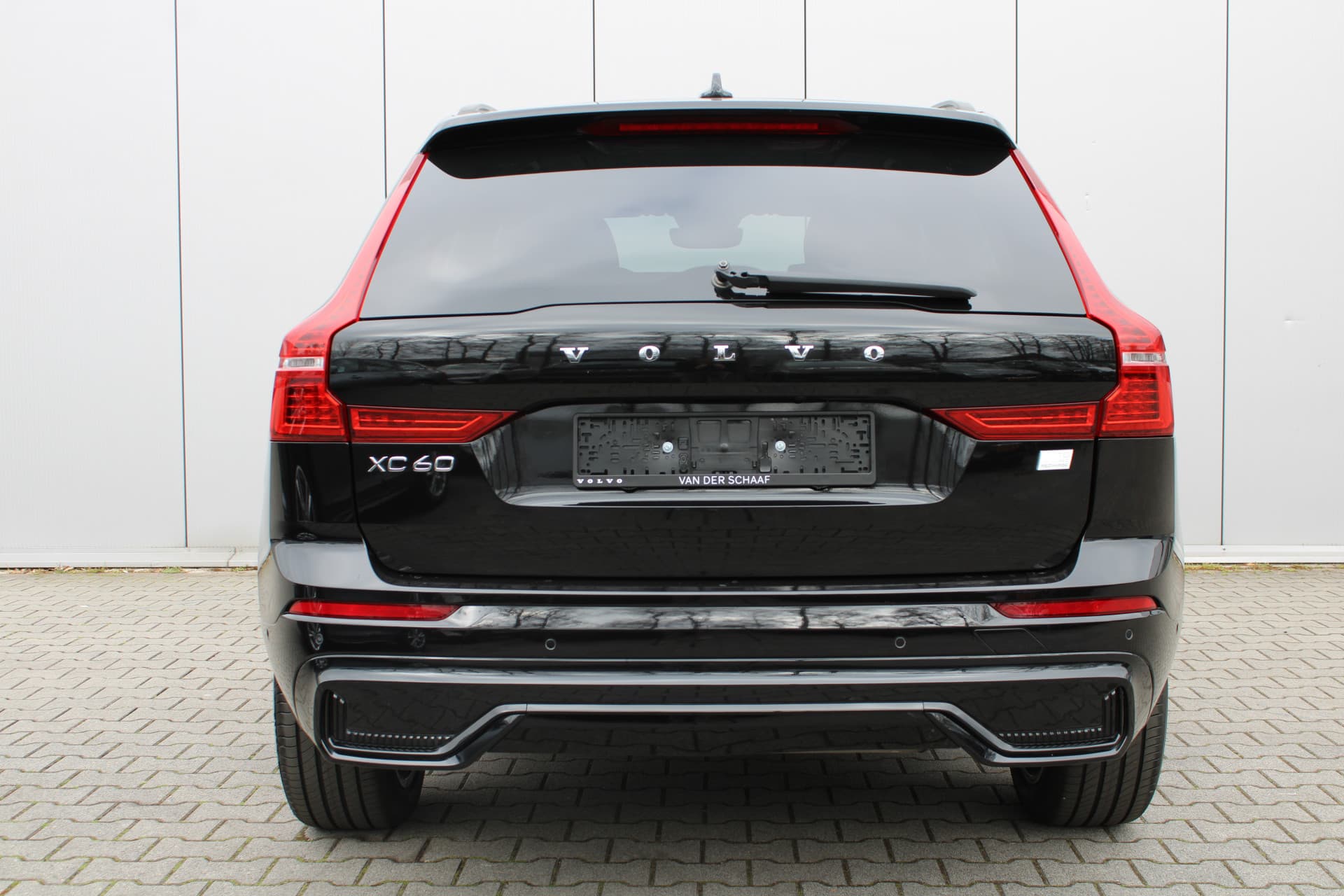 Volvo XC60 2.0 T8 Plug-in hybrid AWD Ultra Dark thumbnail 6