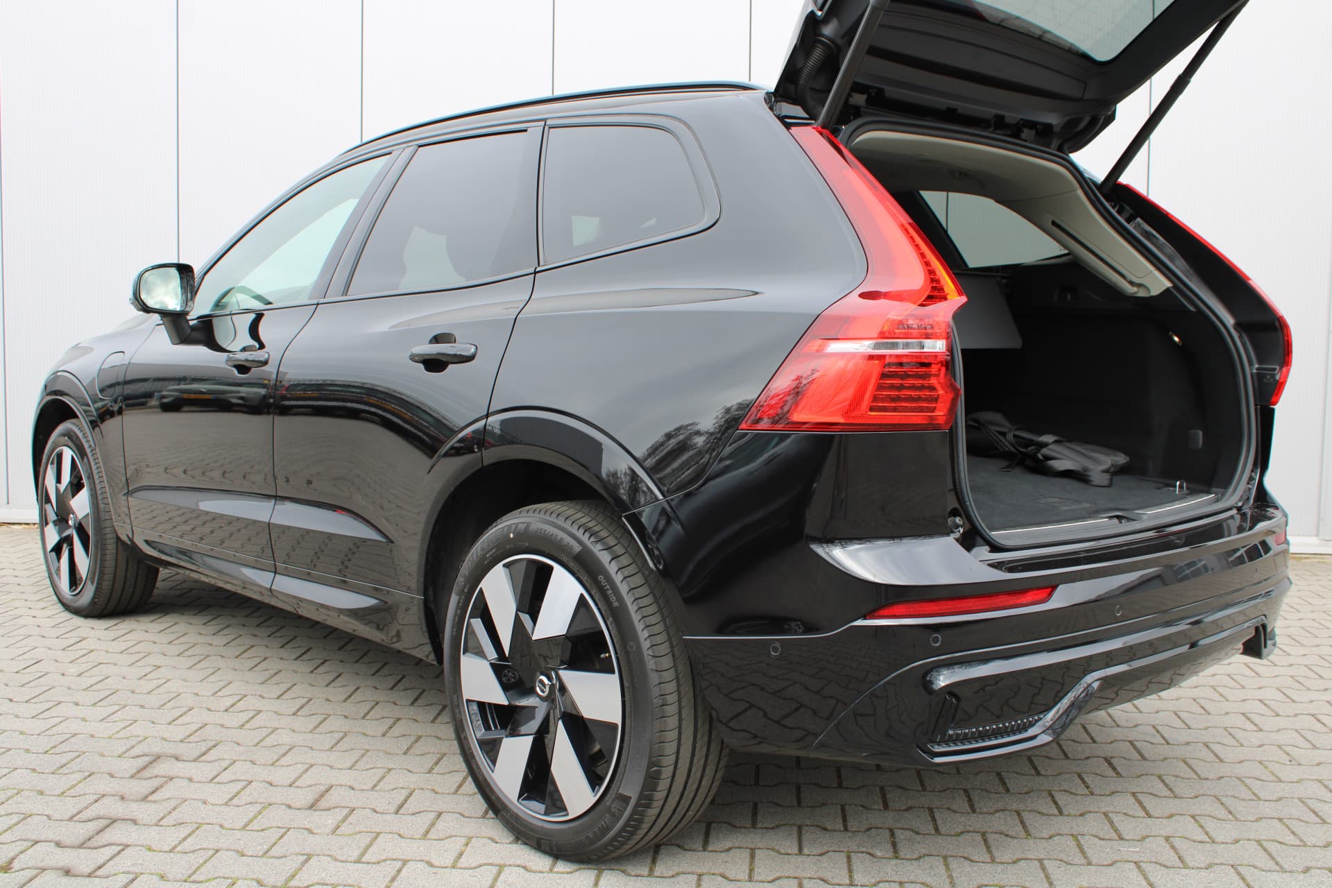 Volvo XC60 2.0 T8 Plug-in hybrid AWD Ultra Dark thumbnail 7