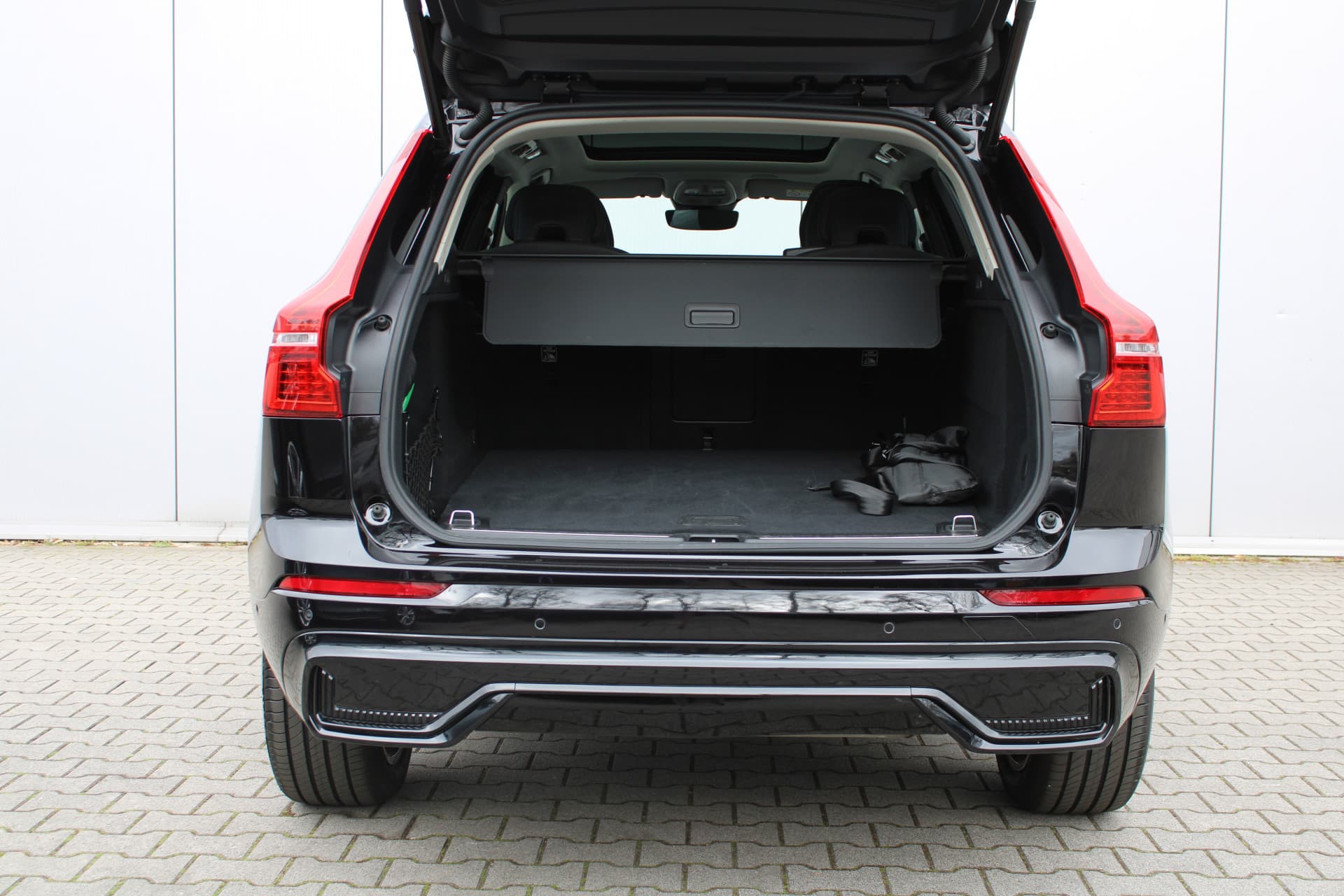 Volvo XC60 2.0 T8 Plug-in hybrid AWD Ultra Dark thumbnail 8