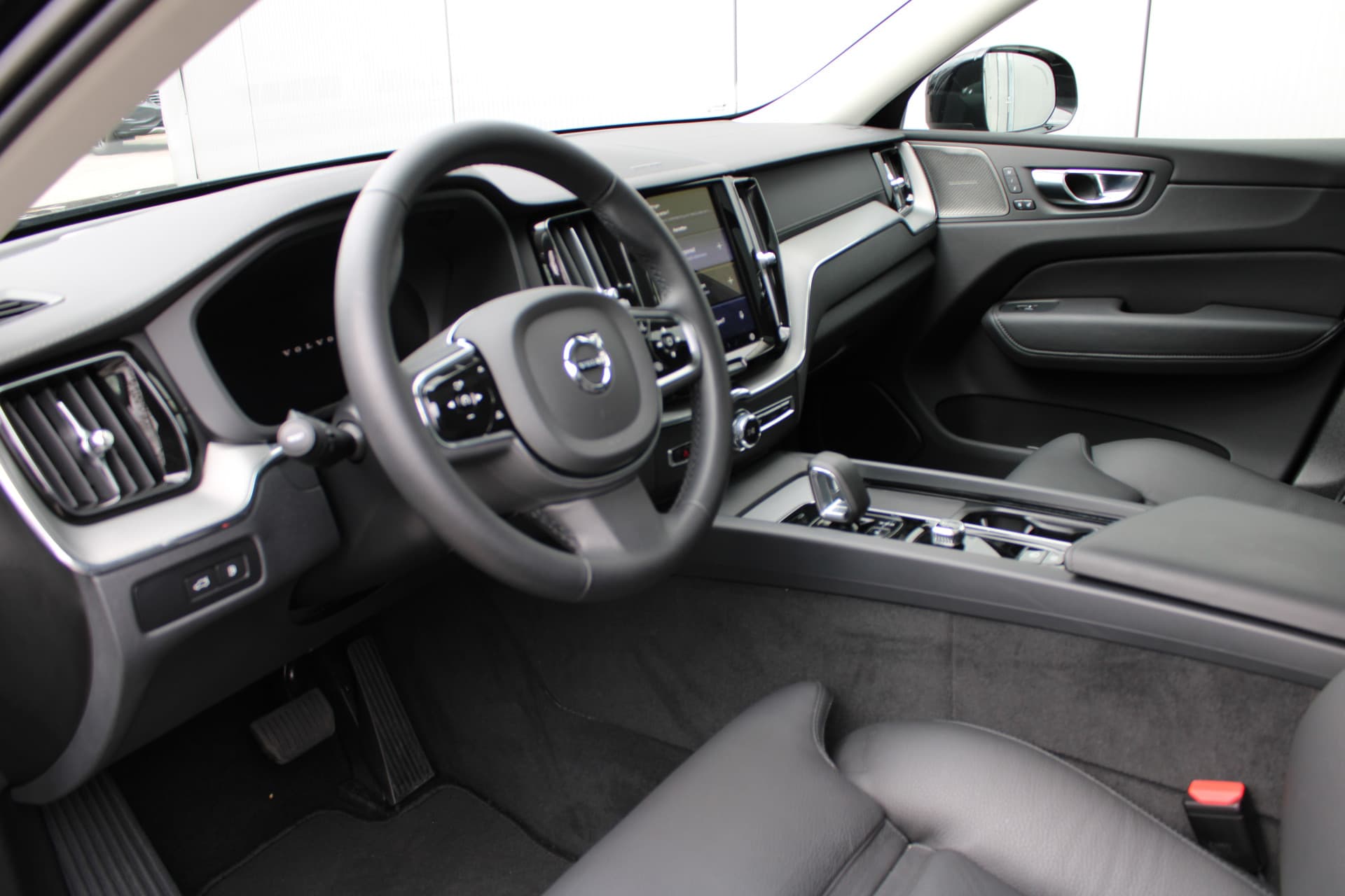 Volvo XC60 2.0 T8 Plug-in hybrid AWD Ultra Dark thumbnail 10