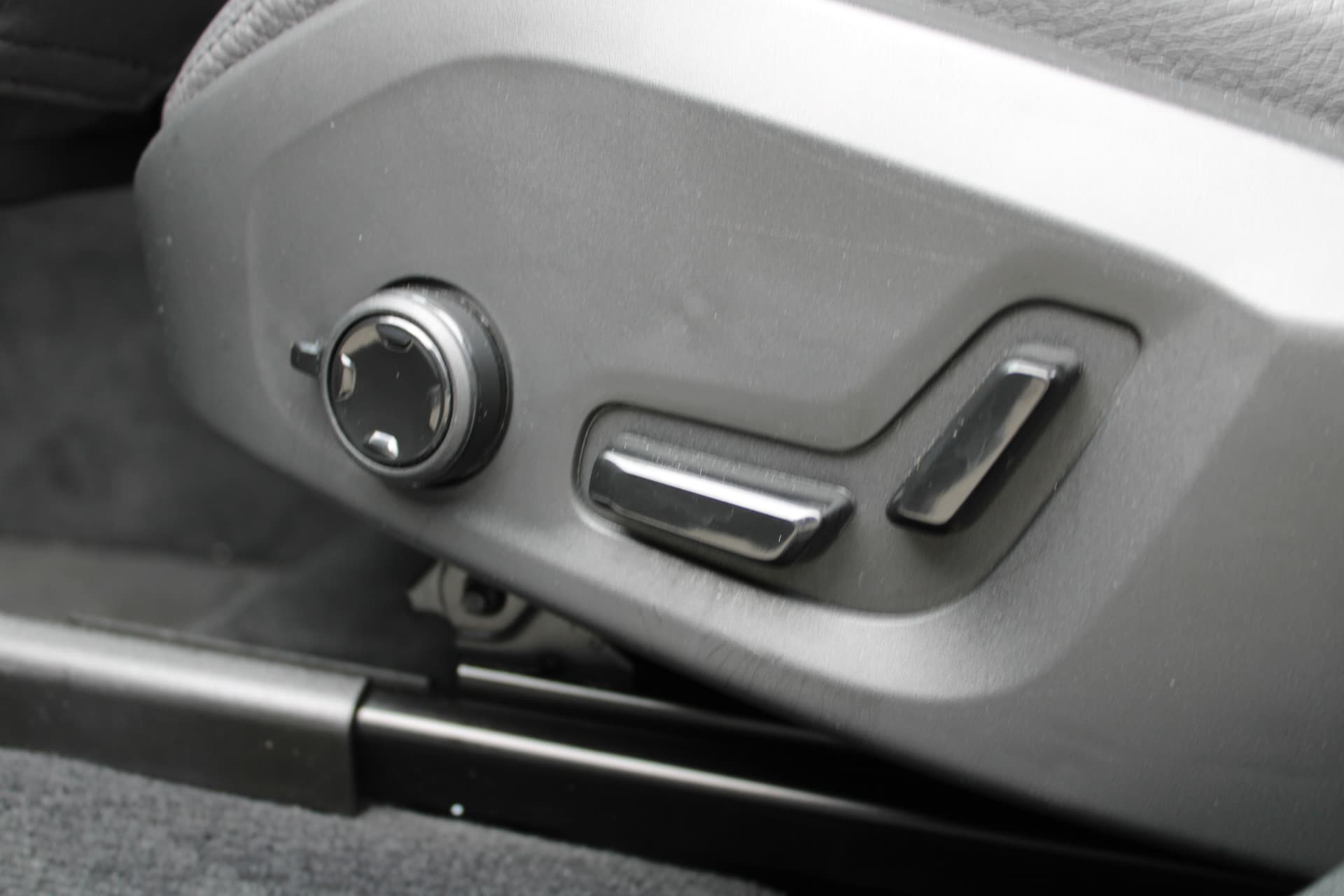 Volvo XC60 2.0 T8 Plug-in hybrid AWD Ultra Dark thumbnail 13