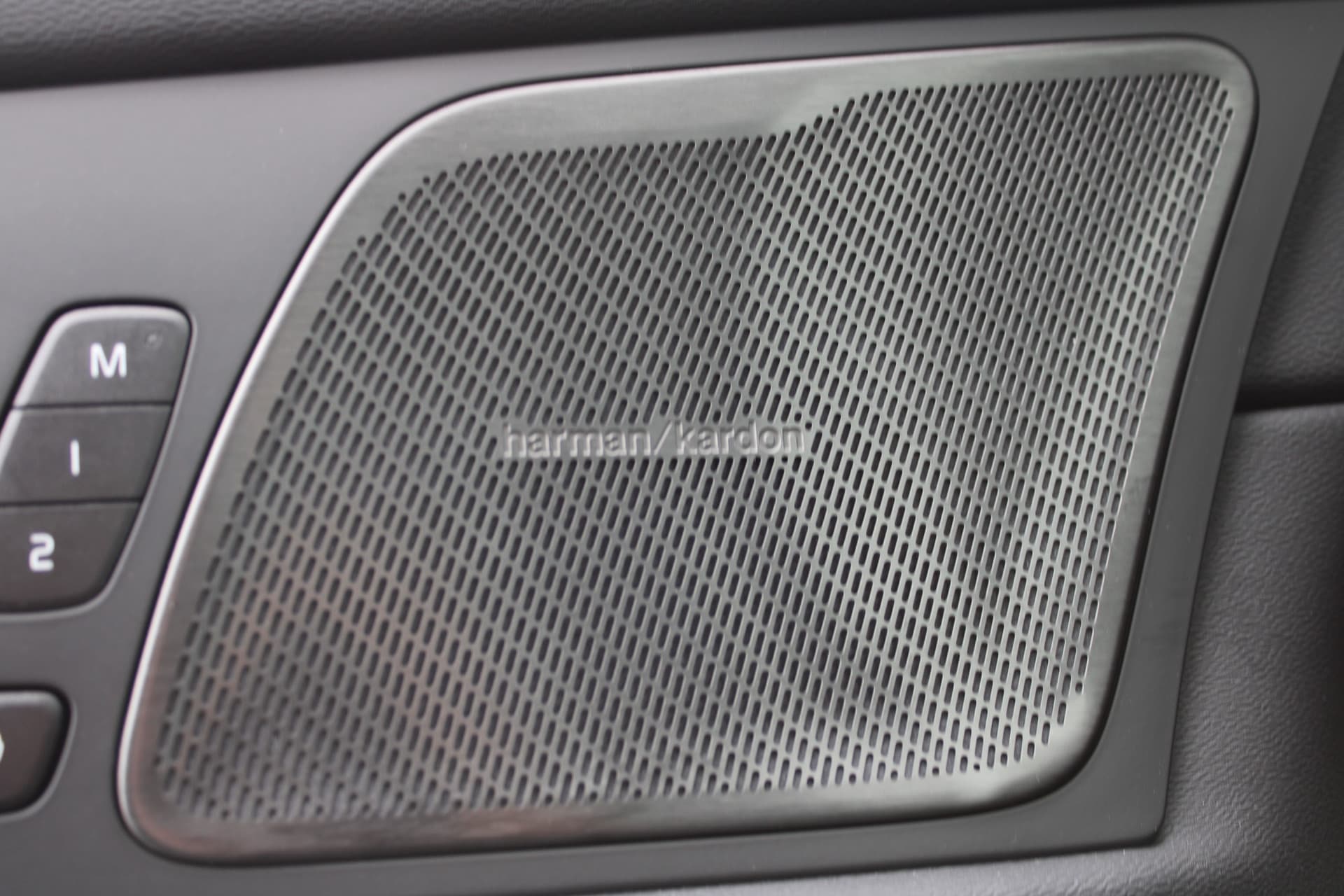 Volvo XC60 2.0 T8 Plug-in hybrid AWD Ultra Dark thumbnail 15