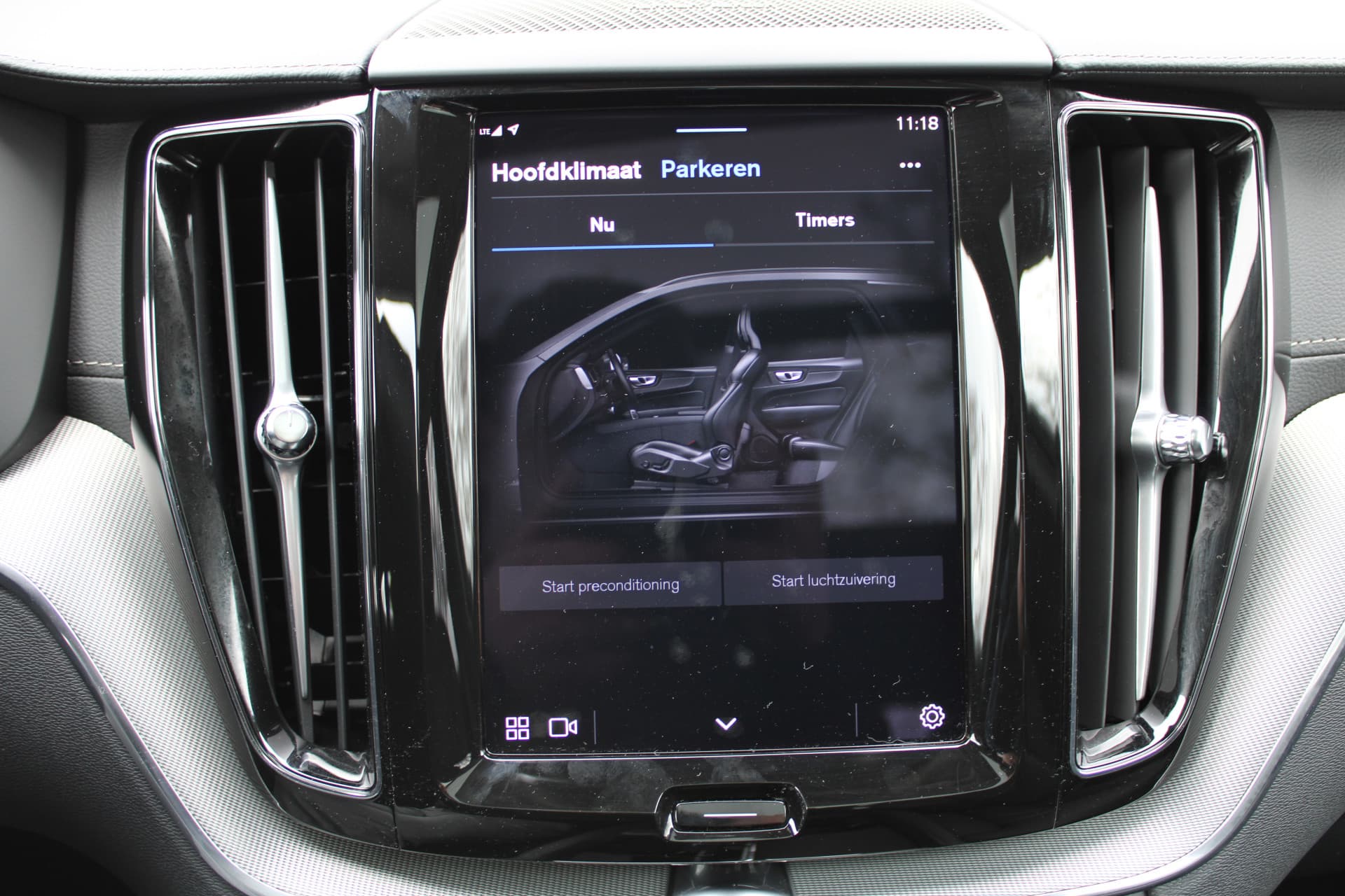 Volvo XC60 2.0 T8 Plug-in hybrid AWD Ultra Dark thumbnail 25