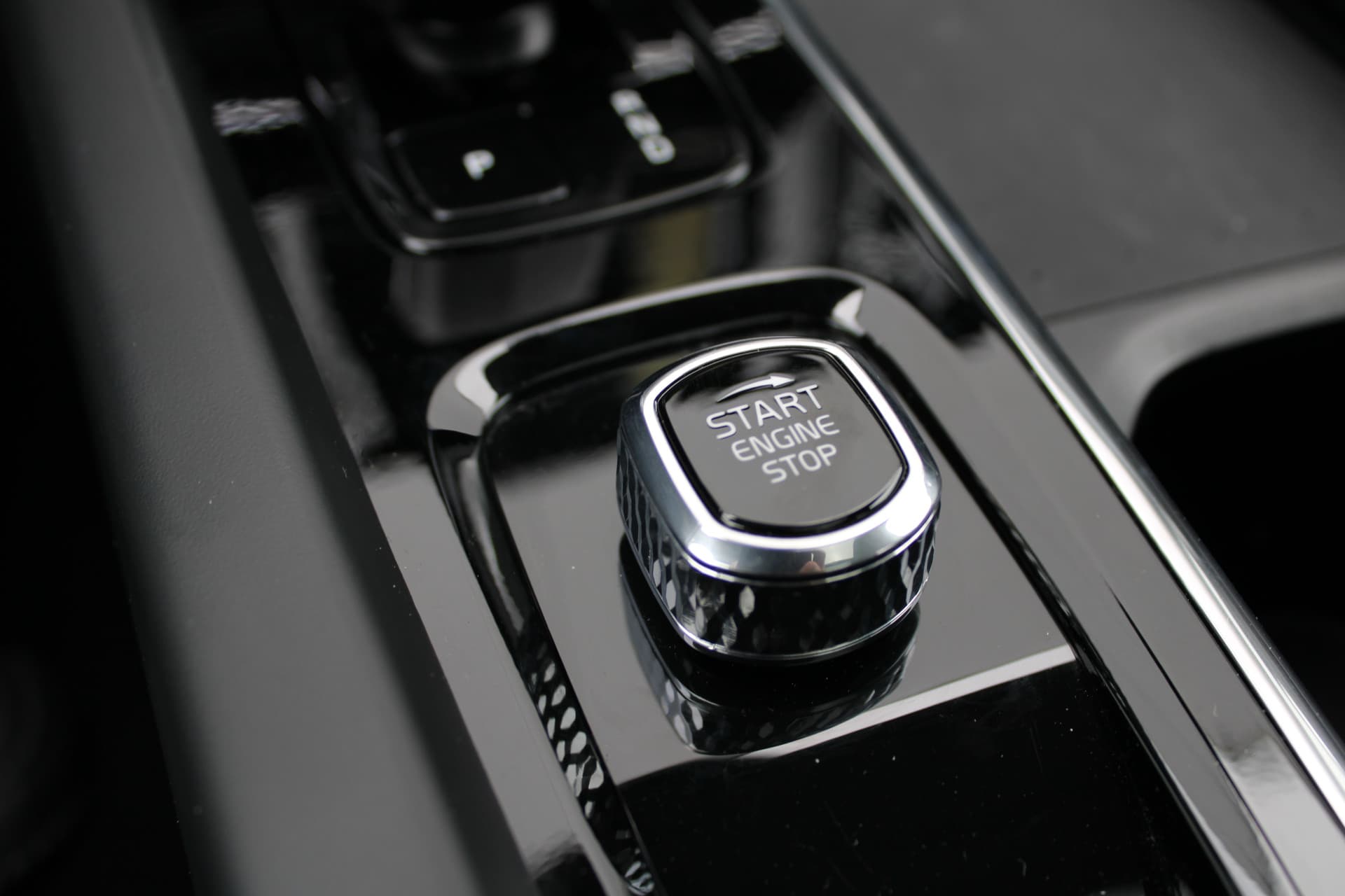 Volvo XC60 2.0 T8 Plug-in hybrid AWD Ultra Dark thumbnail 32