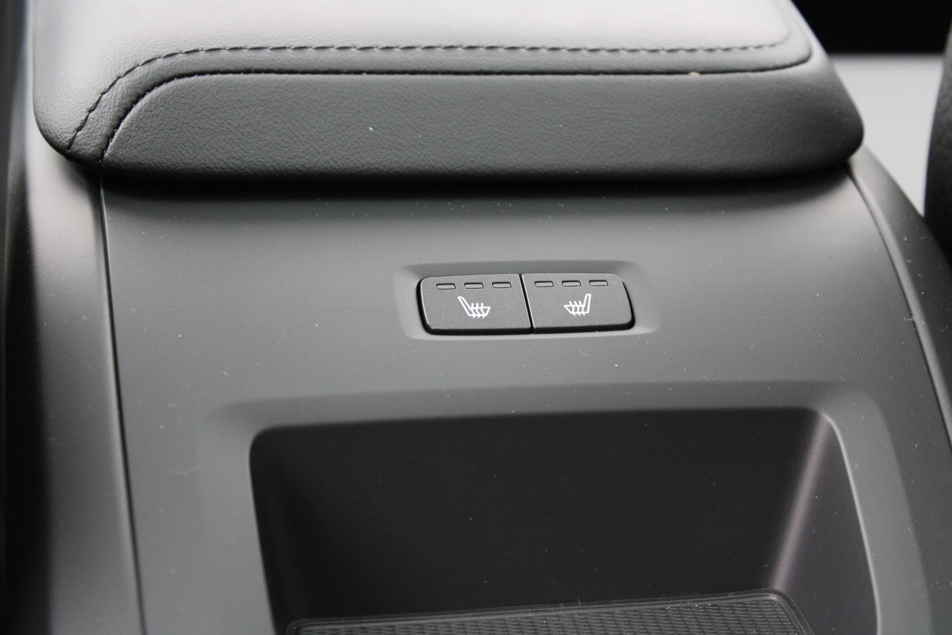 Volvo XC60 2.0 T8 Plug-in hybrid AWD Ultra Dark thumbnail 33