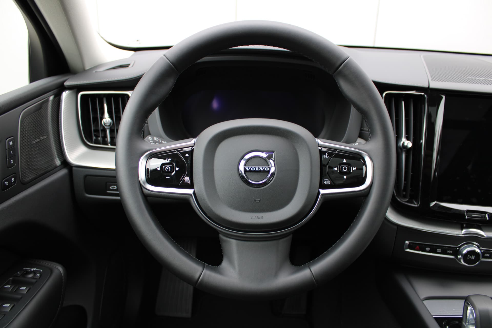 Volvo XC60 2.0 T8 Plug-in hybrid AWD Ultra Dark thumbnail 35