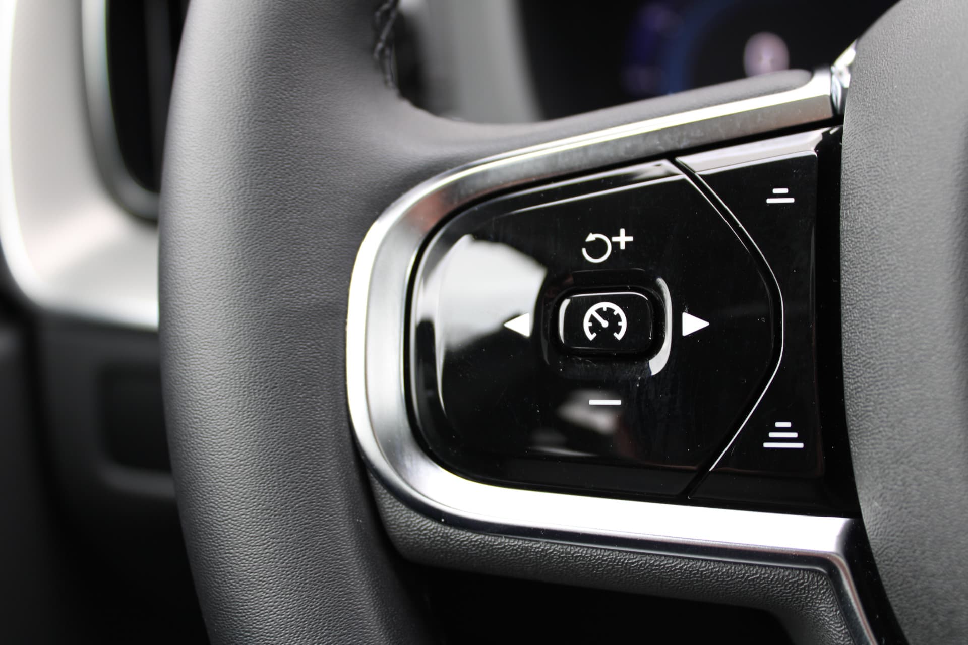 Volvo XC60 2.0 T8 Plug-in hybrid AWD Ultra Dark thumbnail 37