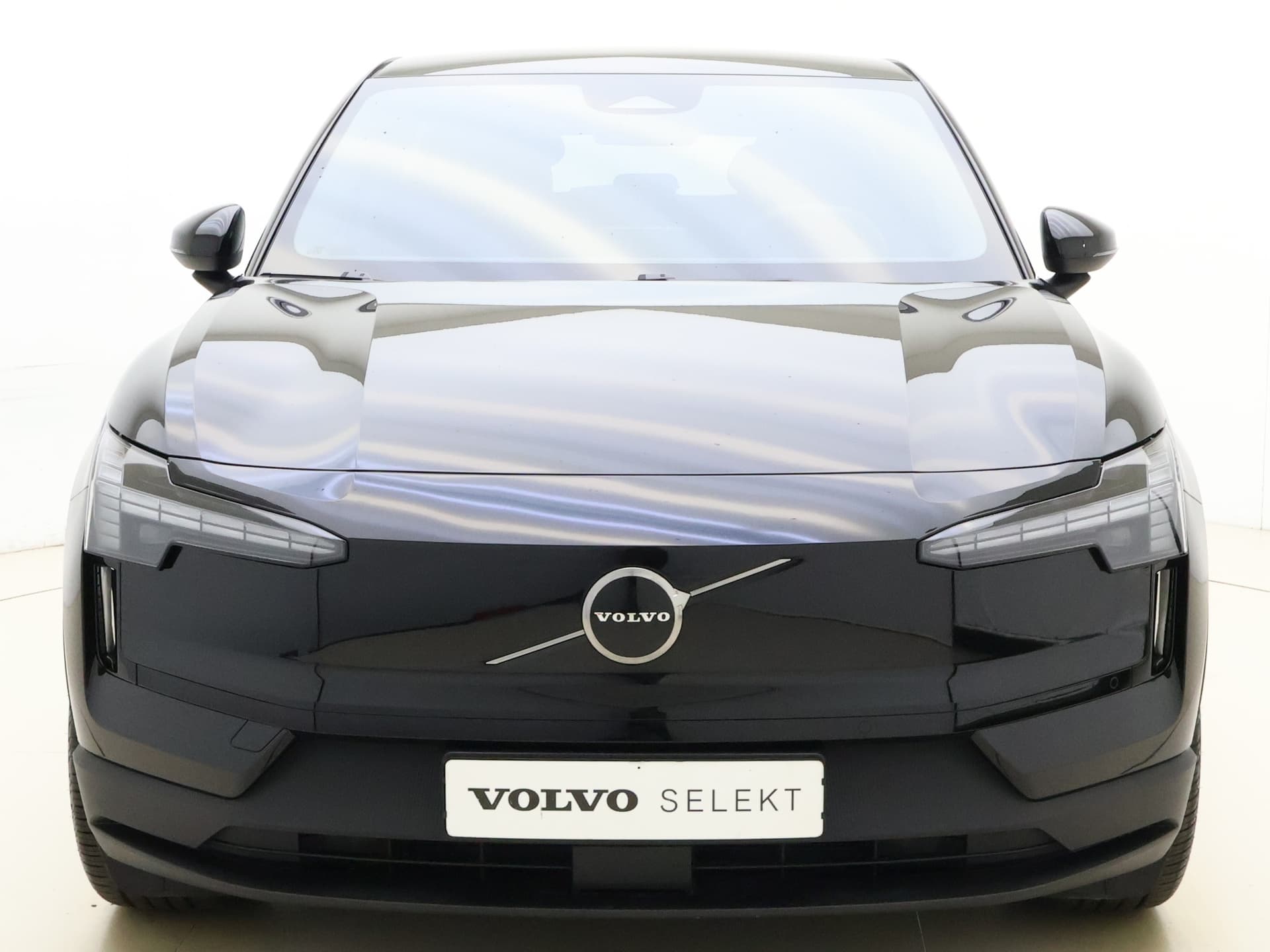 Volvo EX30 Extended Range Plus / DEMO DEAL / Getint glas / Adapt. Cruise / BLIS / Harman&Kardon / Keytag / PDC + Camera / El. Achterklep / thumbnail 3