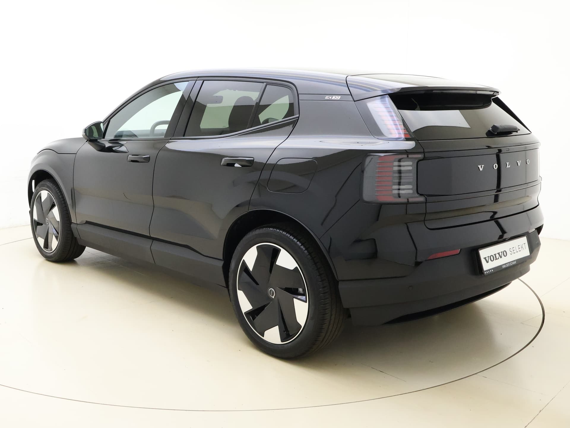 Volvo EX30 Extended Range Plus / DEMO DEAL / Getint glas / Adapt. Cruise / BLIS / Harman&Kardon / Keytag / PDC + Camera / El. Achterklep / thumbnail 5