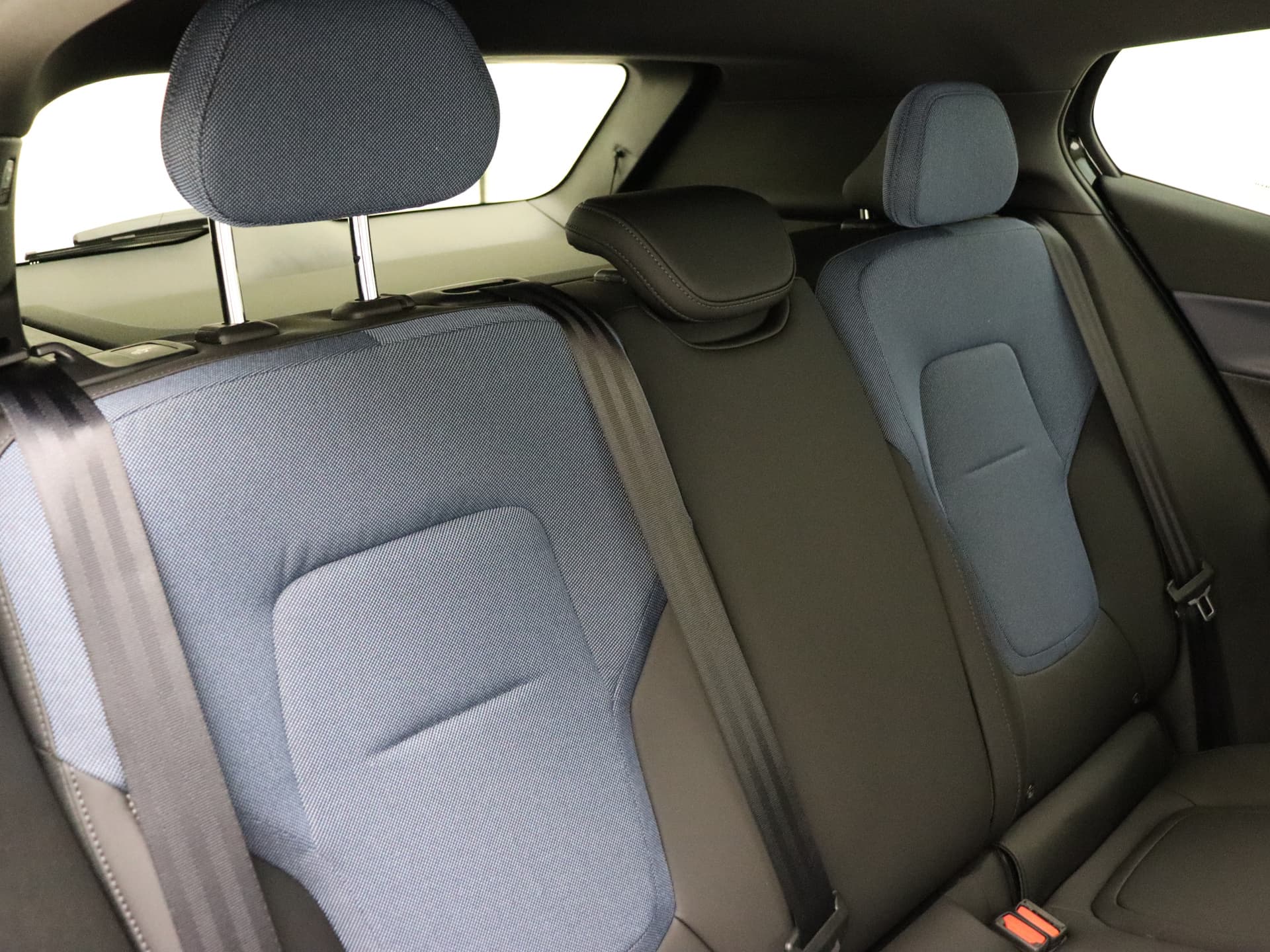 Volvo EX30 Extended Range Plus / DEMO DEAL / Getint glas / Adapt. Cruise / BLIS / Harman&Kardon / Keytag / PDC + Camera / El. Achterklep / thumbnail 6