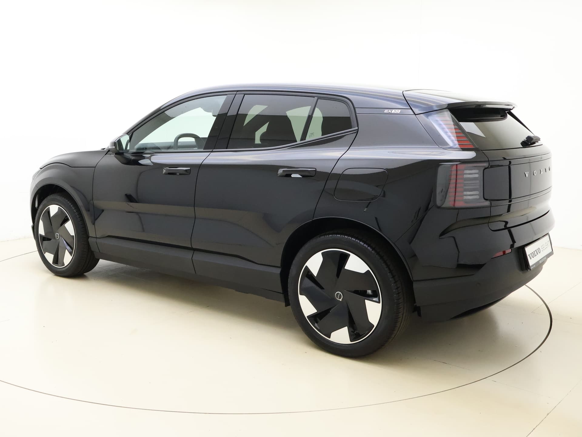 Volvo EX30 Extended Range Plus / DEMO DEAL / Getint glas / Adapt. Cruise / BLIS / Harman&Kardon / Keytag / PDC + Camera / El. Achterklep / thumbnail 9