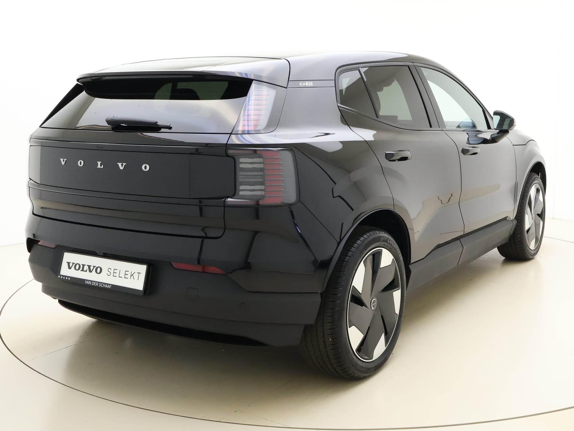 Volvo EX30 Extended Range Plus / DEMO DEAL / Getint glas / Adapt. Cruise / BLIS / Harman&Kardon / Keytag / PDC + Camera / El. Achterklep / thumbnail 13