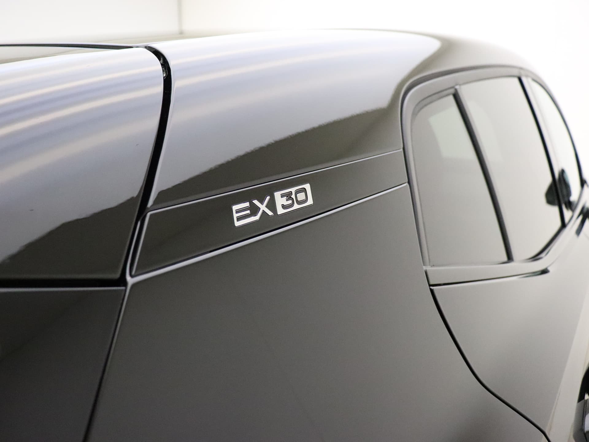 Volvo EX30 Extended Range Plus / DEMO DEAL / Getint glas / Adapt. Cruise / BLIS / Harman&Kardon / Keytag / PDC + Camera / El. Achterklep / thumbnail 15