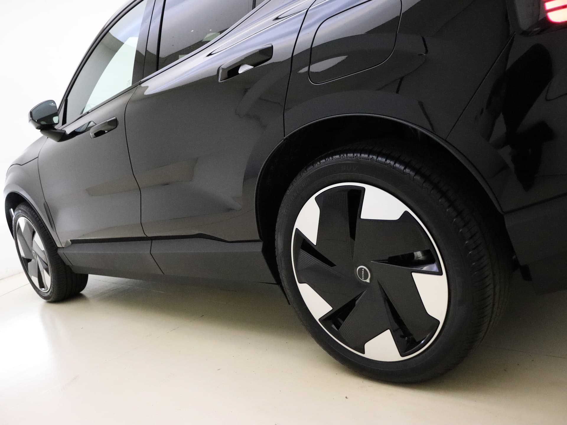 Volvo EX30 Extended Range Plus / DEMO DEAL / Getint glas / Adapt. Cruise / BLIS / Harman&Kardon / Keytag / PDC + Camera / El. Achterklep / thumbnail 16