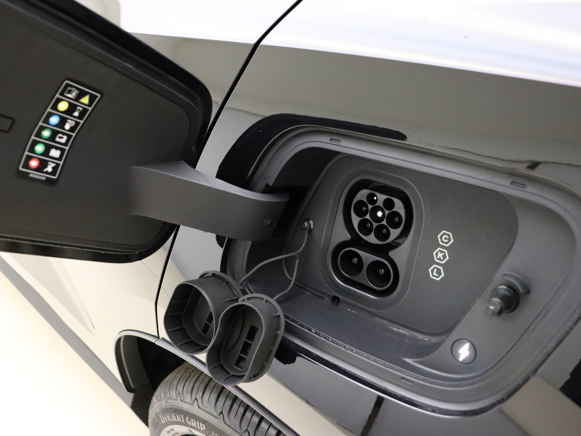 Volvo EX30 Extended Range Plus / DEMO DEAL / Getint glas / Adapt. Cruise / BLIS / Harman&Kardon / Keytag / PDC + Camera / El. Achterklep / thumbnail 17