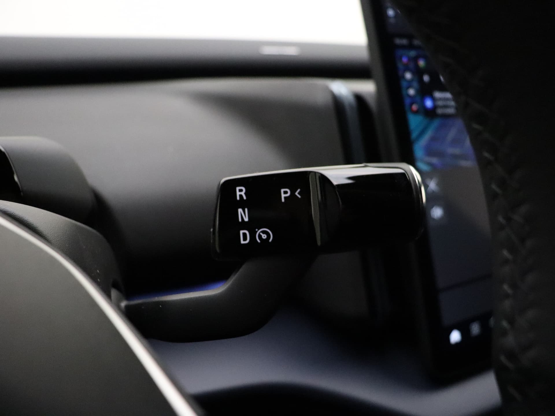 Volvo EX30 Extended Range Plus / DEMO DEAL / Getint glas / Adapt. Cruise / BLIS / Harman&Kardon / Keytag / PDC + Camera / El. Achterklep / thumbnail 24