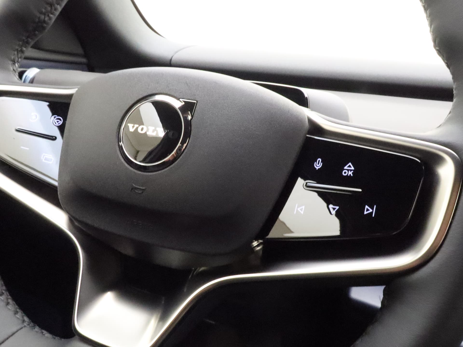 Volvo EX30 Extended Range Plus thumbnail 18