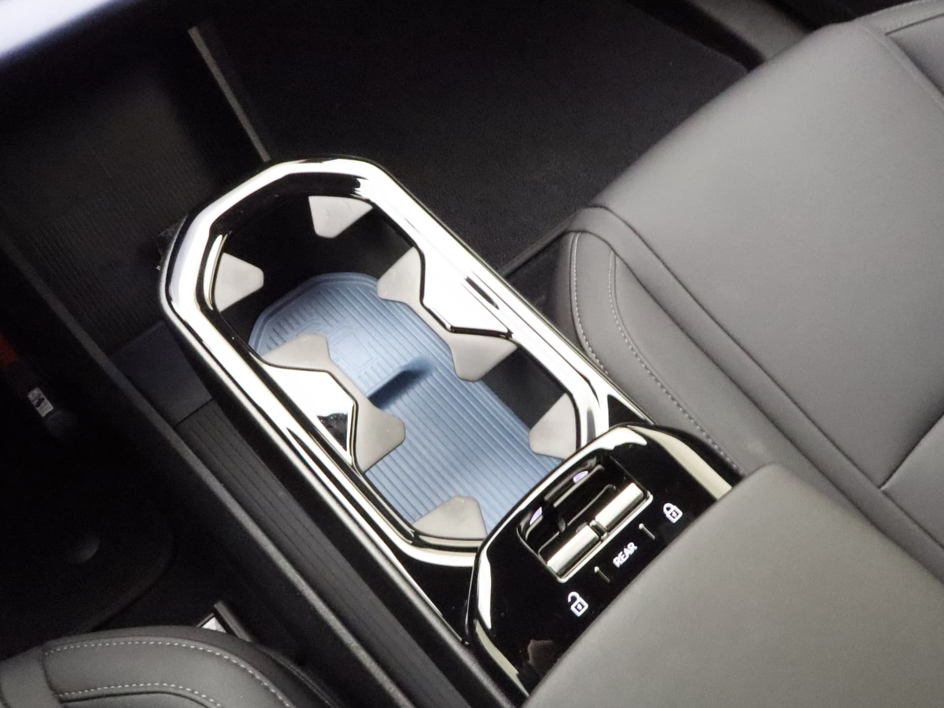 Volvo EX30 Extended Range Plus thumbnail 30