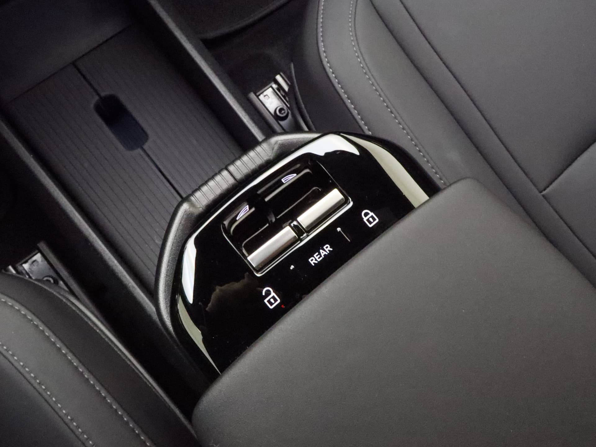 Volvo EX30 Extended Range Plus thumbnail 31