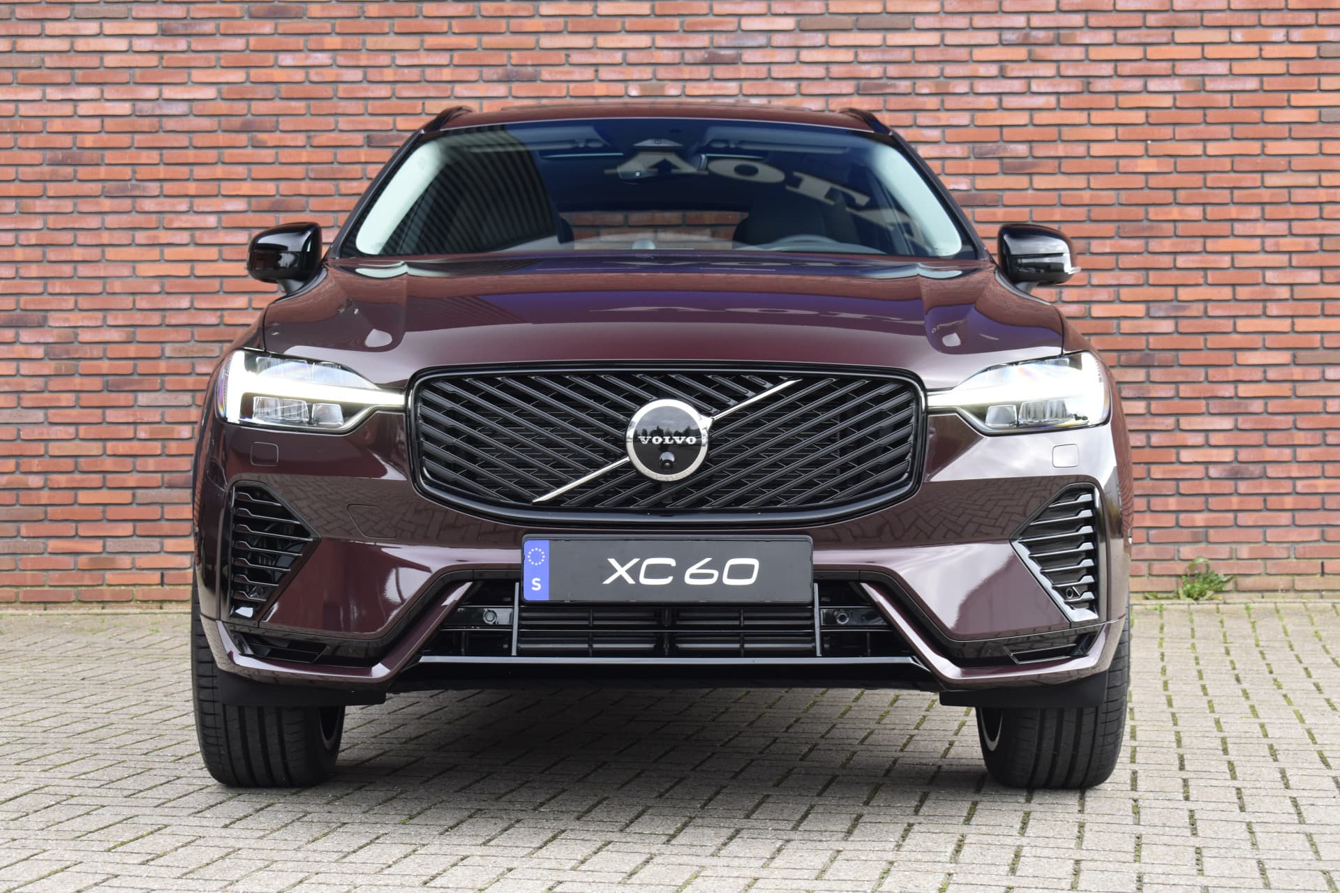 Volvo XC60 T6 350PK Plug-in hybrid AWD Ultra Dark Executive Edition | thumbnail 3