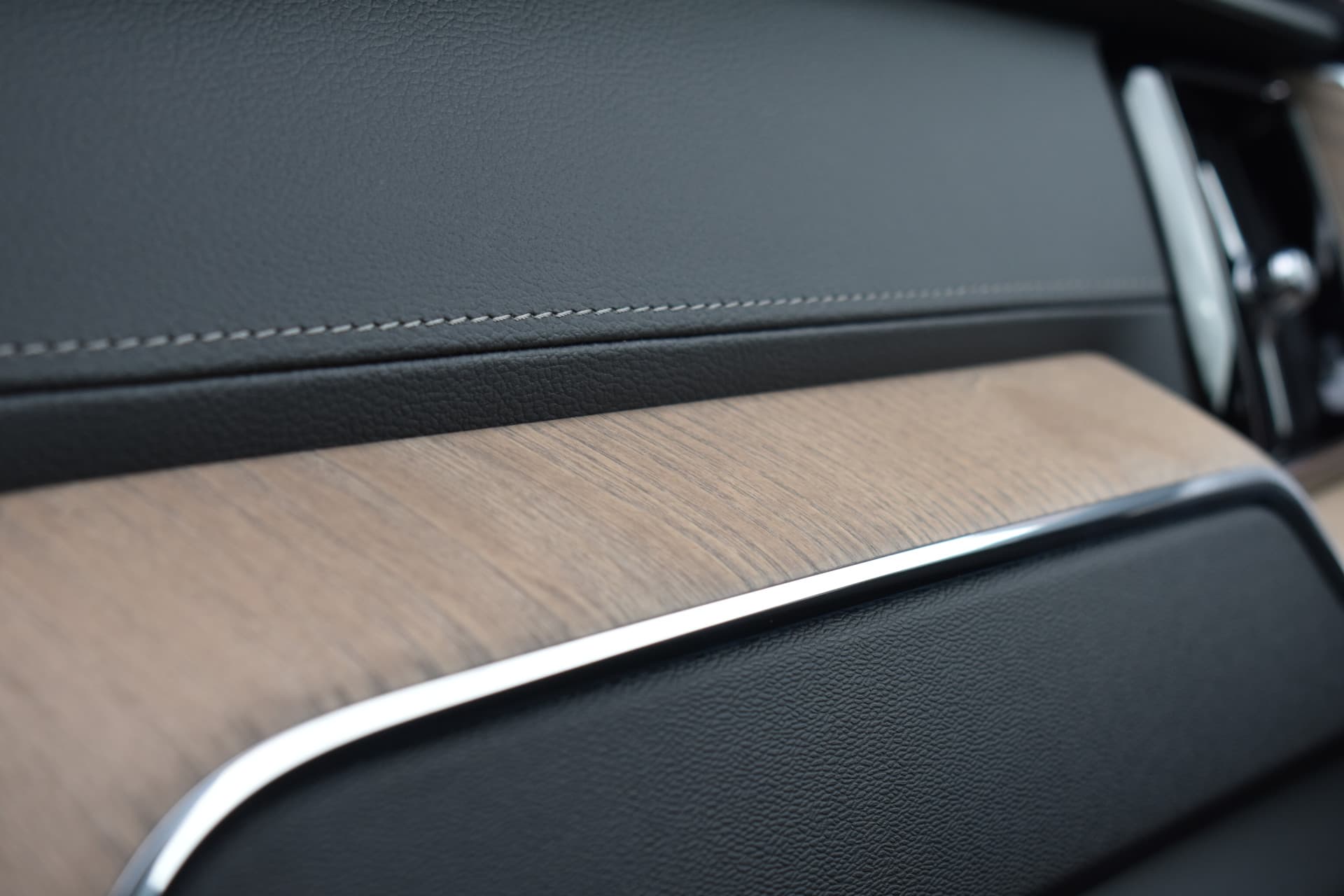 Volvo XC60 T6 350PK Plug-in hybrid AWD Ultra Dark Executive Edition | thumbnail 9