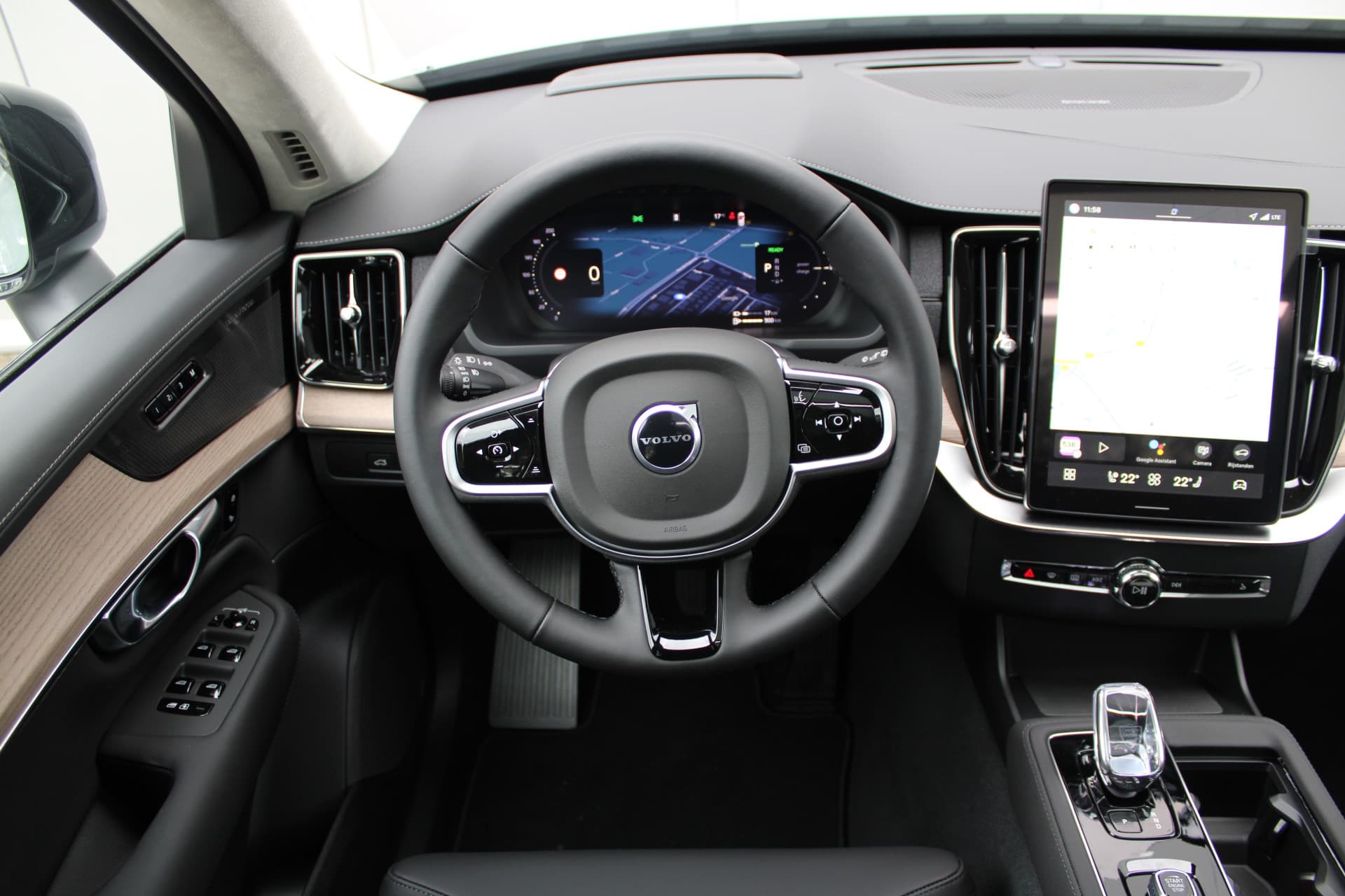 Volvo XC90 T8 Plug-in hybrid AWD Ultra Dark thumbnail 2