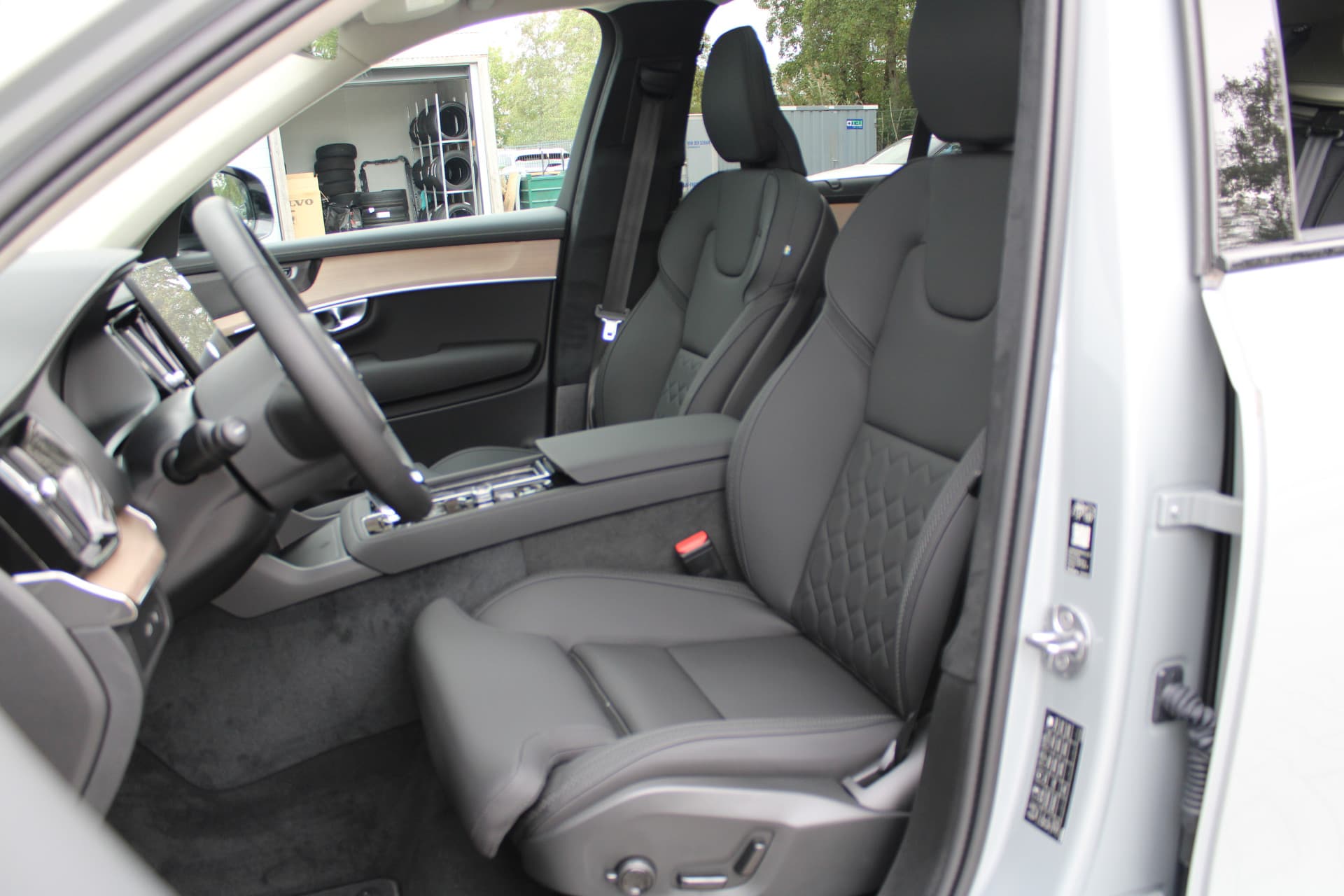 Volvo XC90 T8 Plug-in hybrid AWD Ultra Dark thumbnail 4