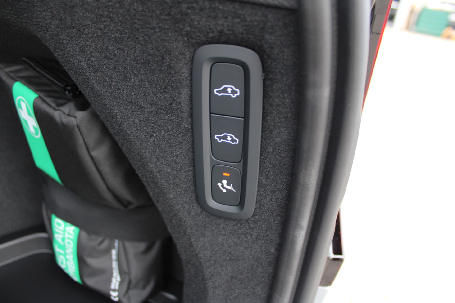 Volvo XC90 T8 Plug-in hybrid AWD Ultra Dark thumbnail 12