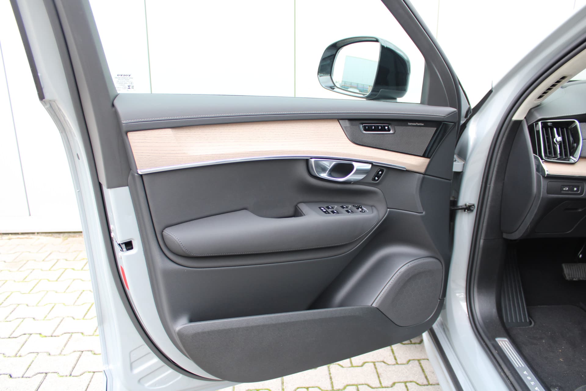 Volvo XC90 T8 Plug-in hybrid AWD Ultra Dark thumbnail 18