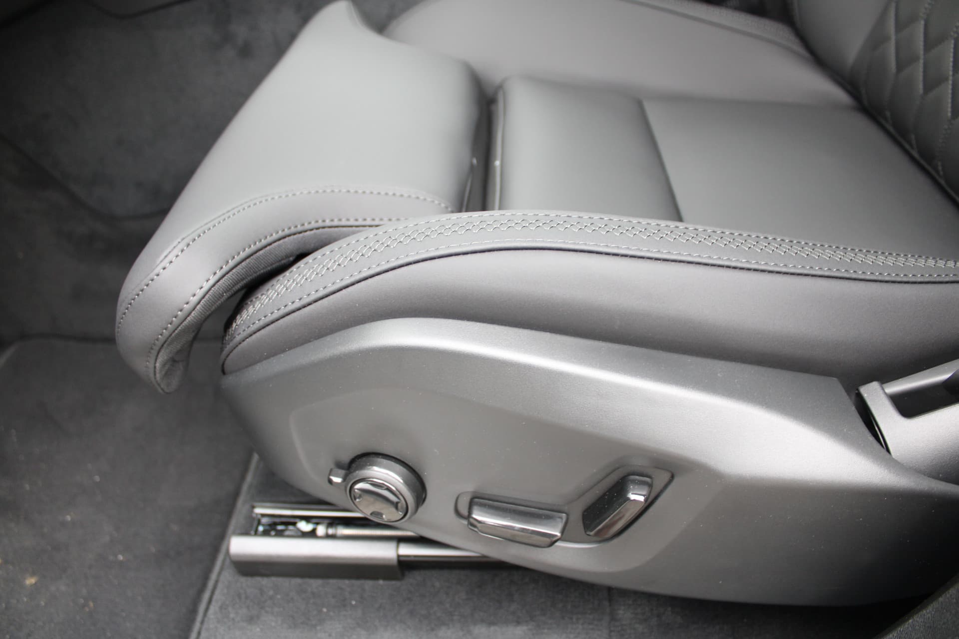 Volvo XC90 T8 Plug-in hybrid AWD Ultra Dark thumbnail 21