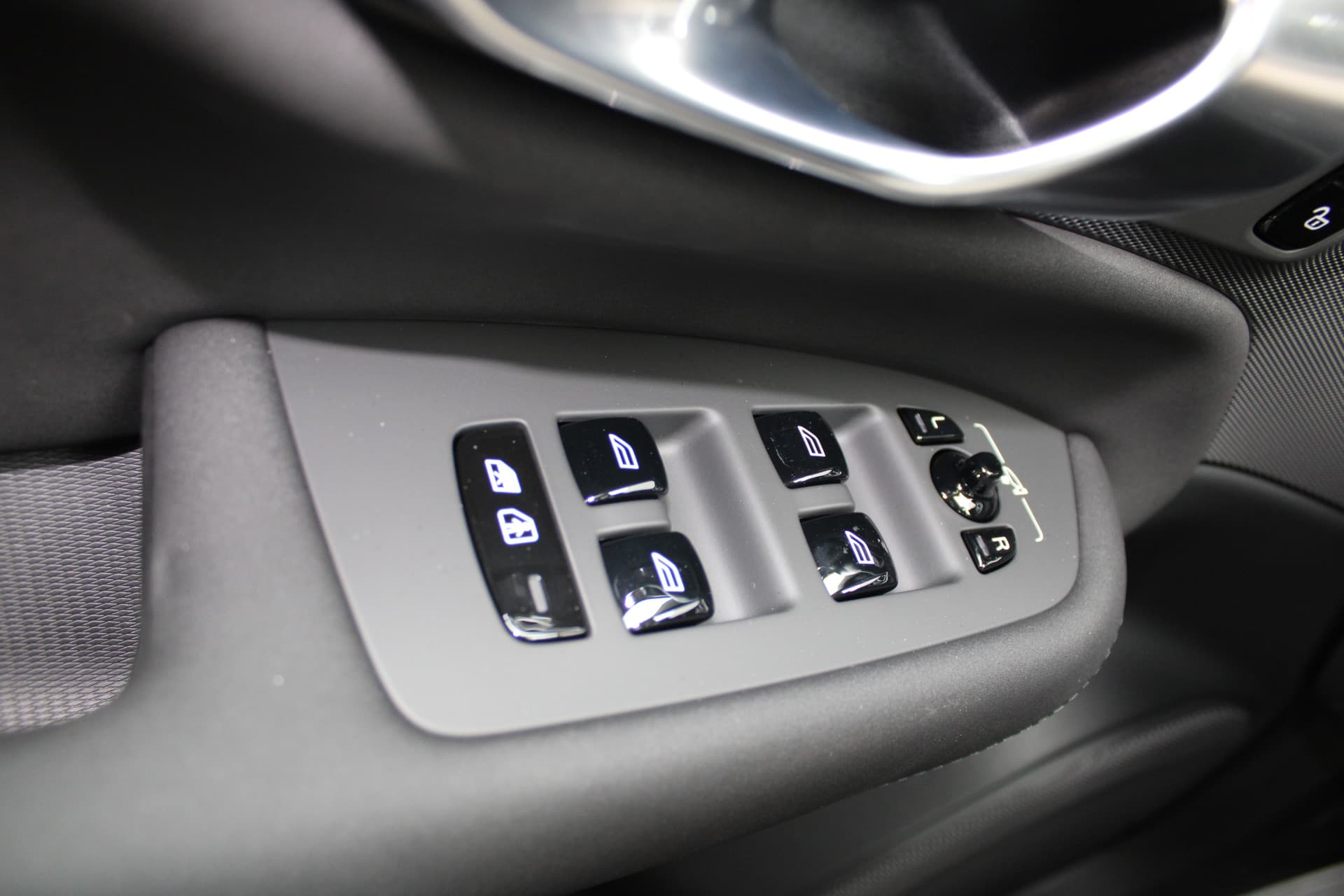 Volvo XC90 T8 Plug-in hybrid AWD Ultra Dark thumbnail 25