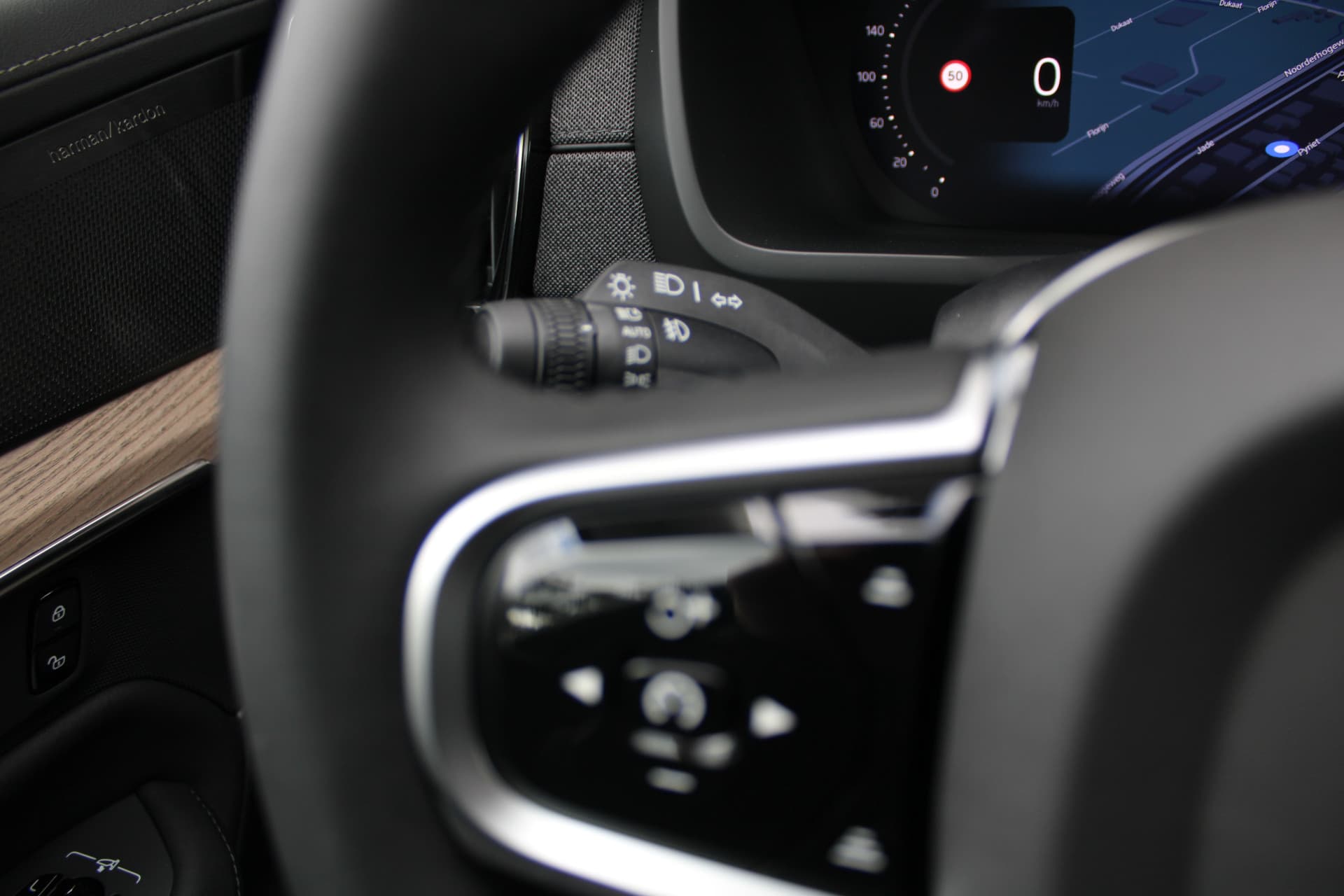 Volvo XC90 T8 Plug-in hybrid AWD Ultra Dark thumbnail 27