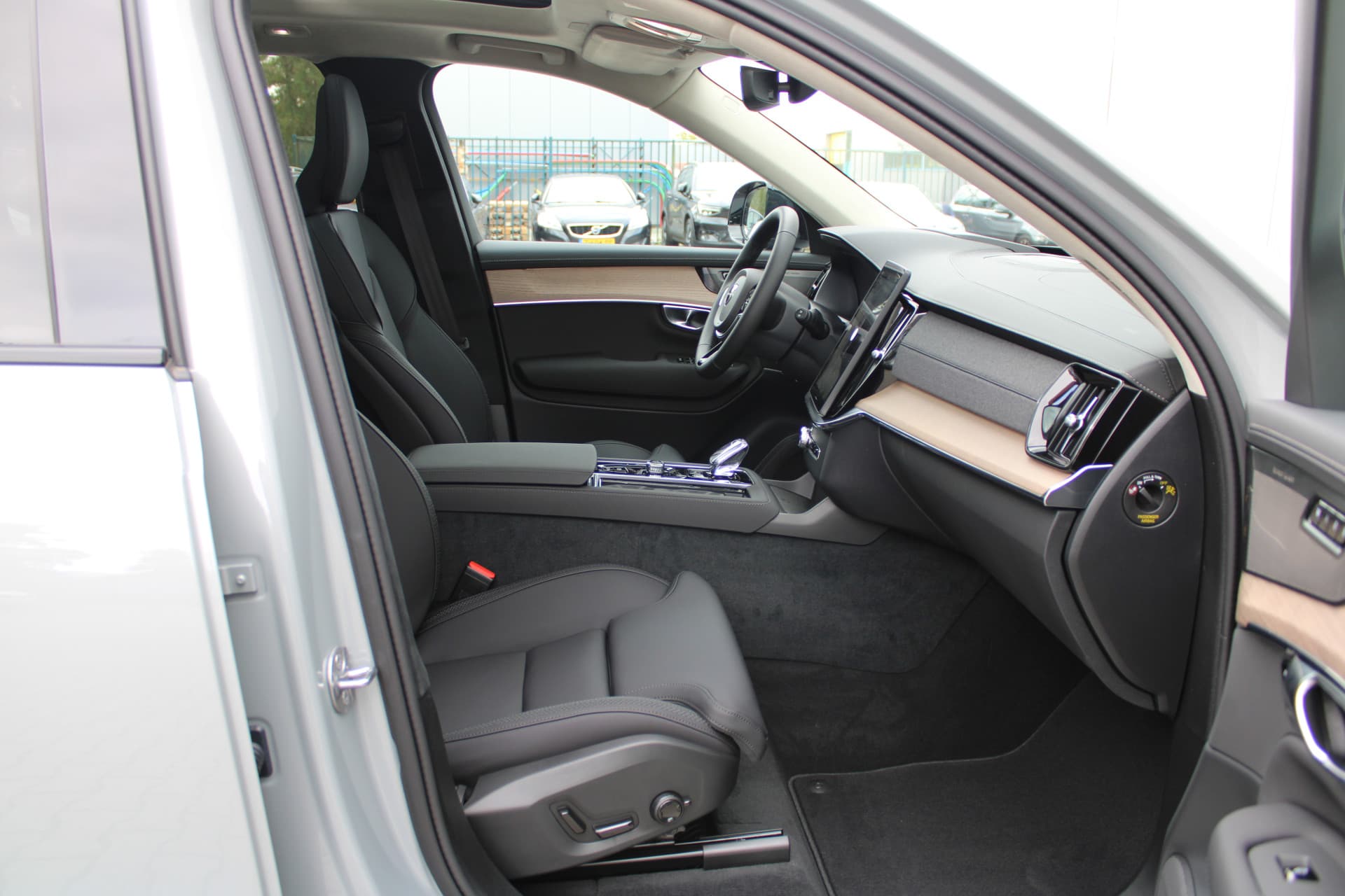 Volvo XC90 T8 Plug-in hybrid AWD Ultra Dark thumbnail 36