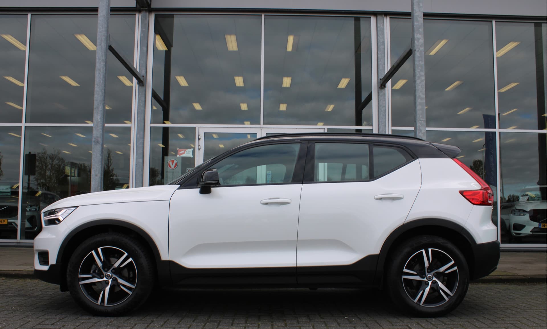 Volvo XC40 T3 Automaat R-Design thumbnail 2