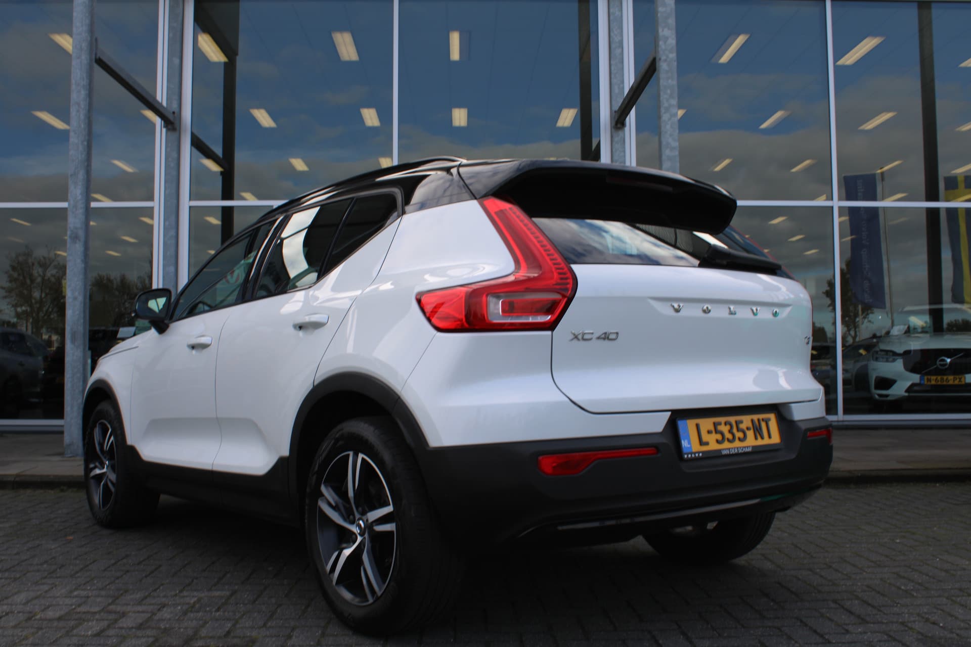 Volvo XC40 T3 Automaat R-Design thumbnail 3
