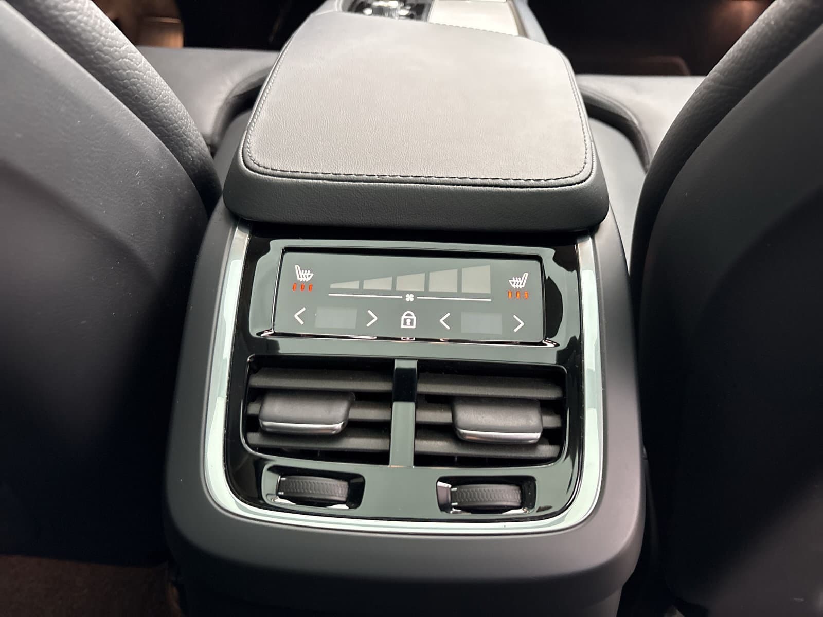 Volvo XC90 2.0 T8 Recharge AWD Ultimate Dark / Luchtvering / Trekhaak / 360 Camera / thumbnail 25