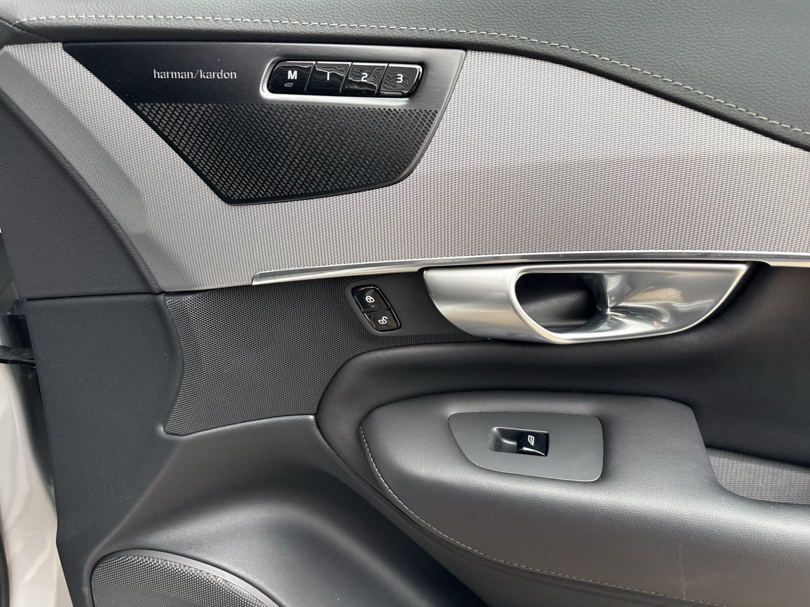 Volvo XC90 2.0 T8 Recharge AWD Ultimate Dark / Luchtvering / Trekhaak / 360 Camera / thumbnail 26