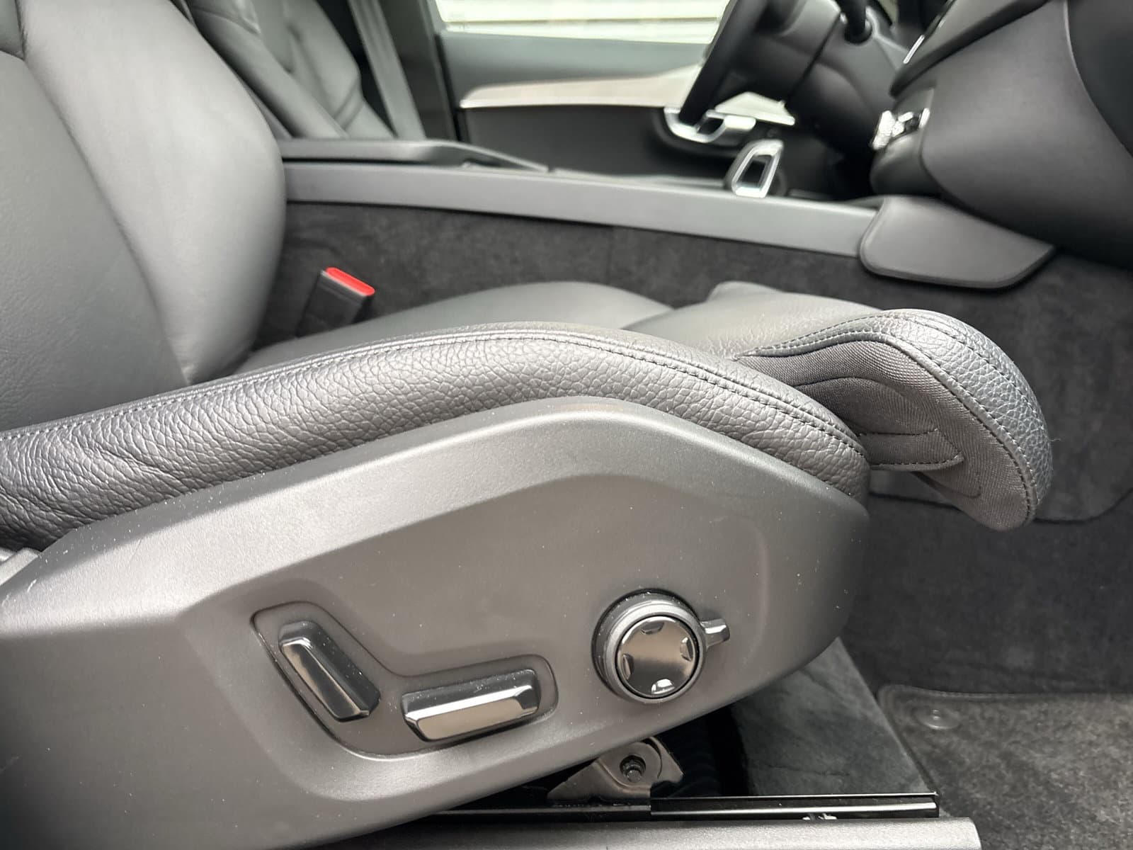 Volvo XC90 2.0 T8 Recharge AWD Ultimate Dark / Luchtvering / Trekhaak / 360 Camera / thumbnail 27