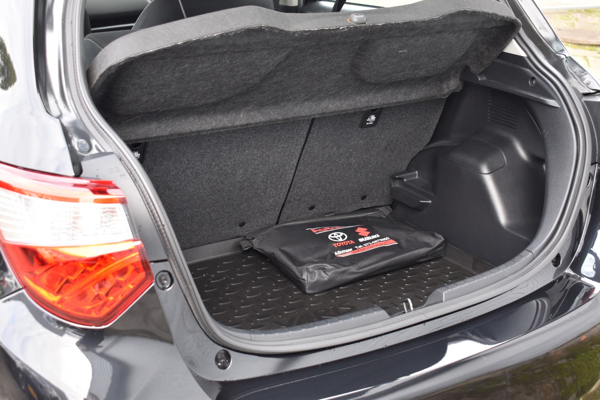 Toyota Yaris 1.5 Hybrid Dynamic Limited Automaat 100pk thumbnail 17