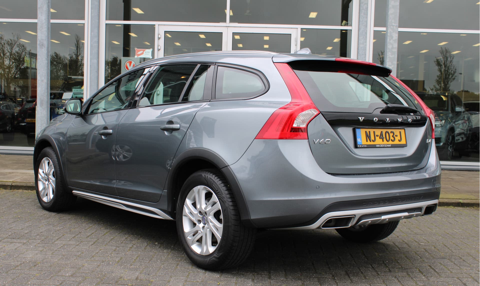 Volvo V60 Cross Country D4 Nordic+ thumbnail 3