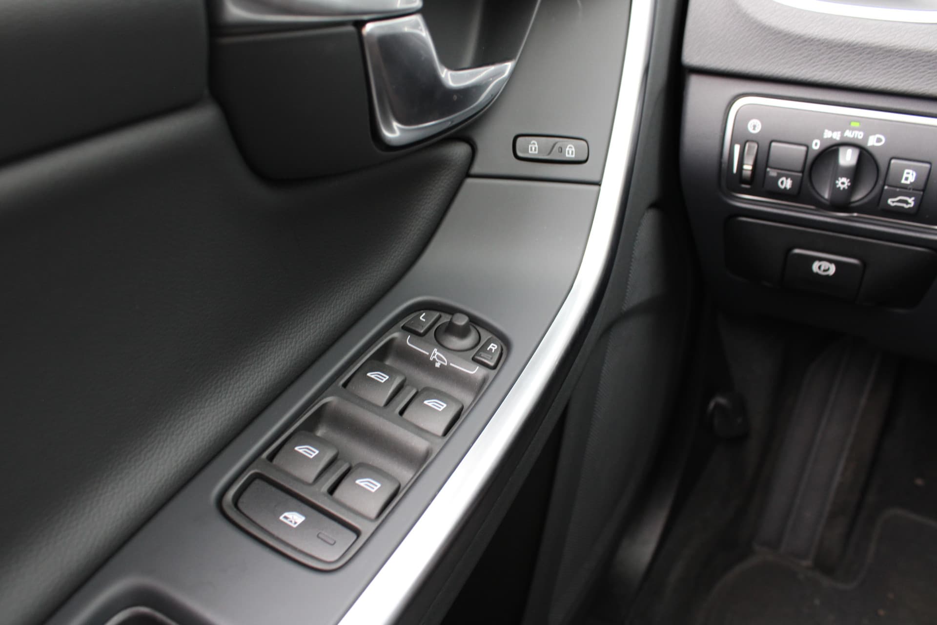 Volvo V60 Cross Country D4 Nordic+ thumbnail 17