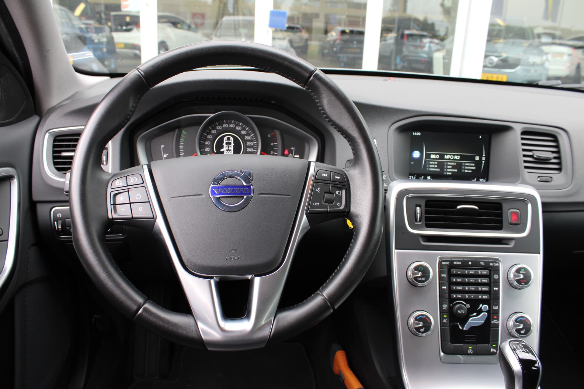 Volvo V60 Cross Country D4 Nordic+ thumbnail 41