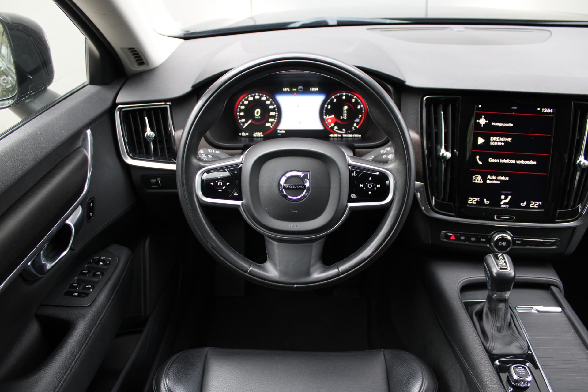 Volvo V90 Cross Country T5 AWD 90th Anniversary Edition thumbnail 2