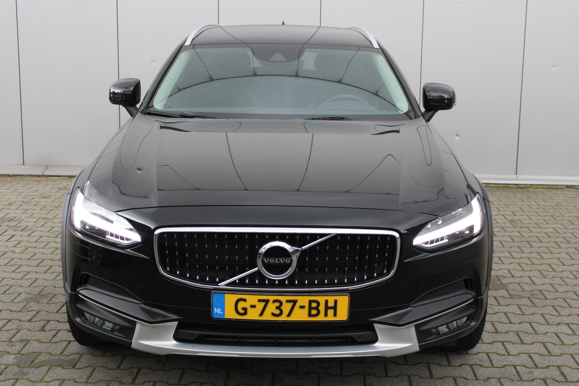 Volvo V90 Cross Country T5 AWD 90th Anniversary Edition thumbnail 10