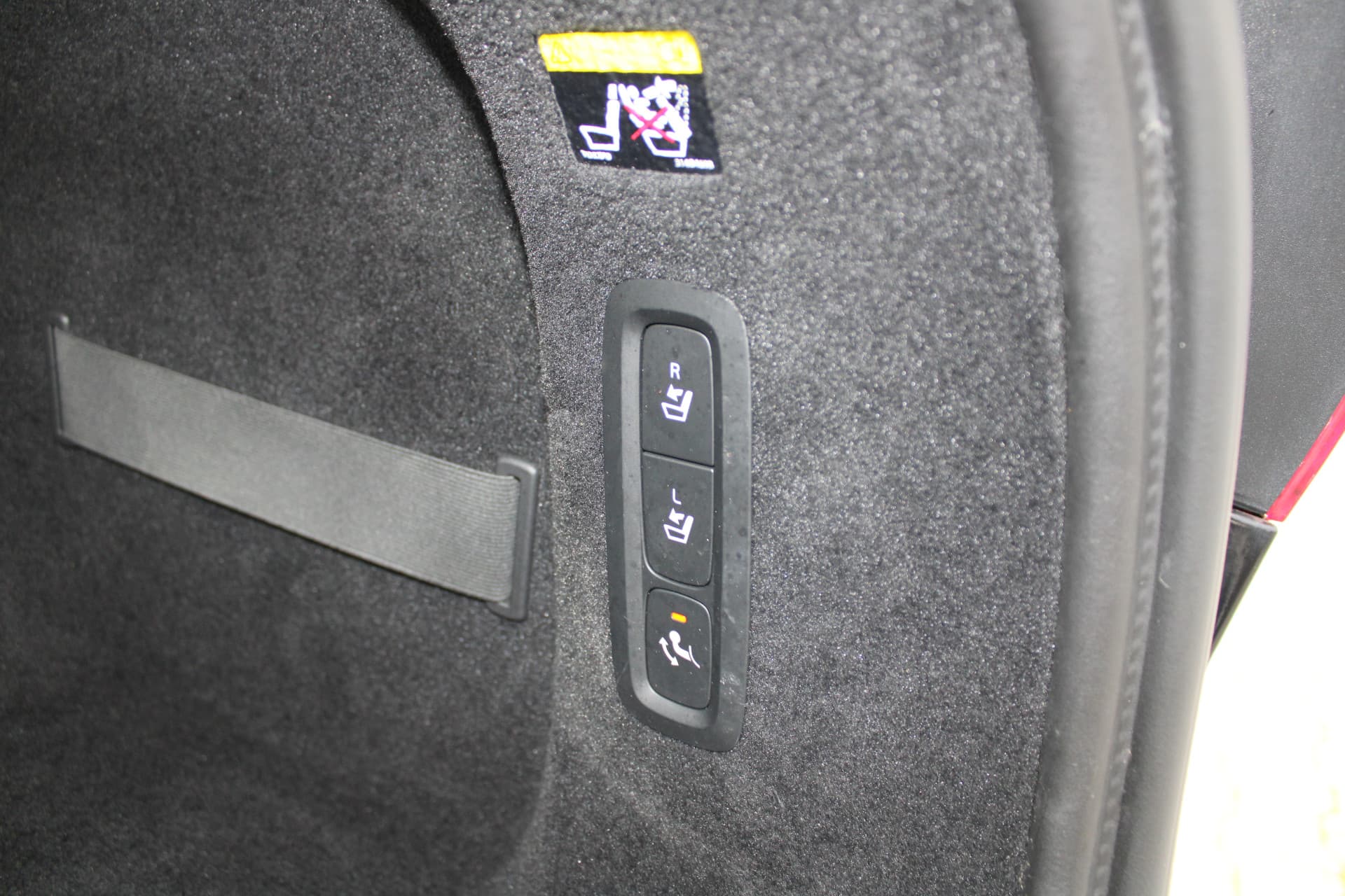 Volvo V90 Cross Country T5 AWD 90th Anniversary Edition thumbnail 13