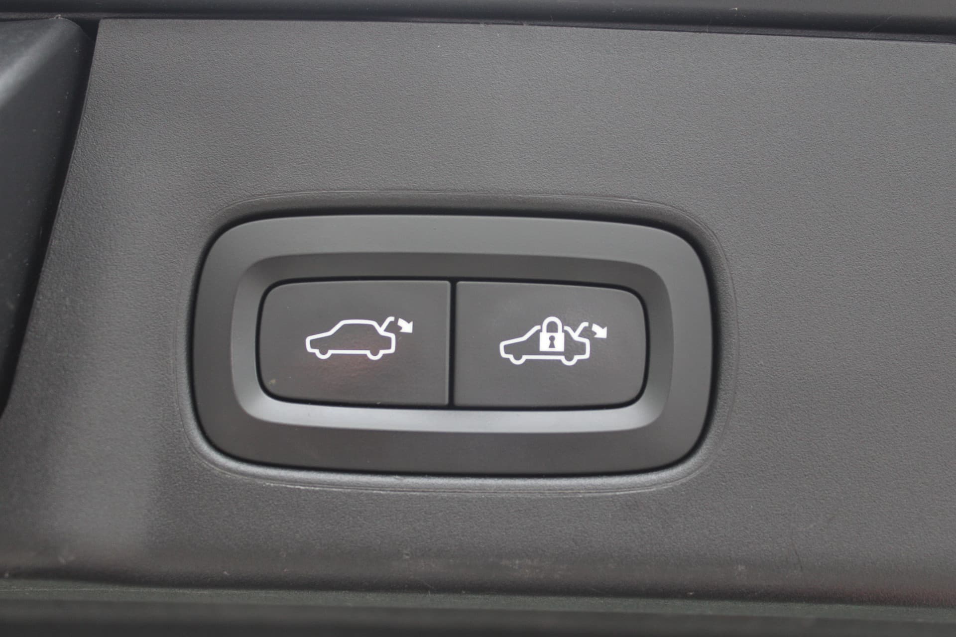 Volvo V90 Cross Country T5 AWD 90th Anniversary Edition thumbnail 14