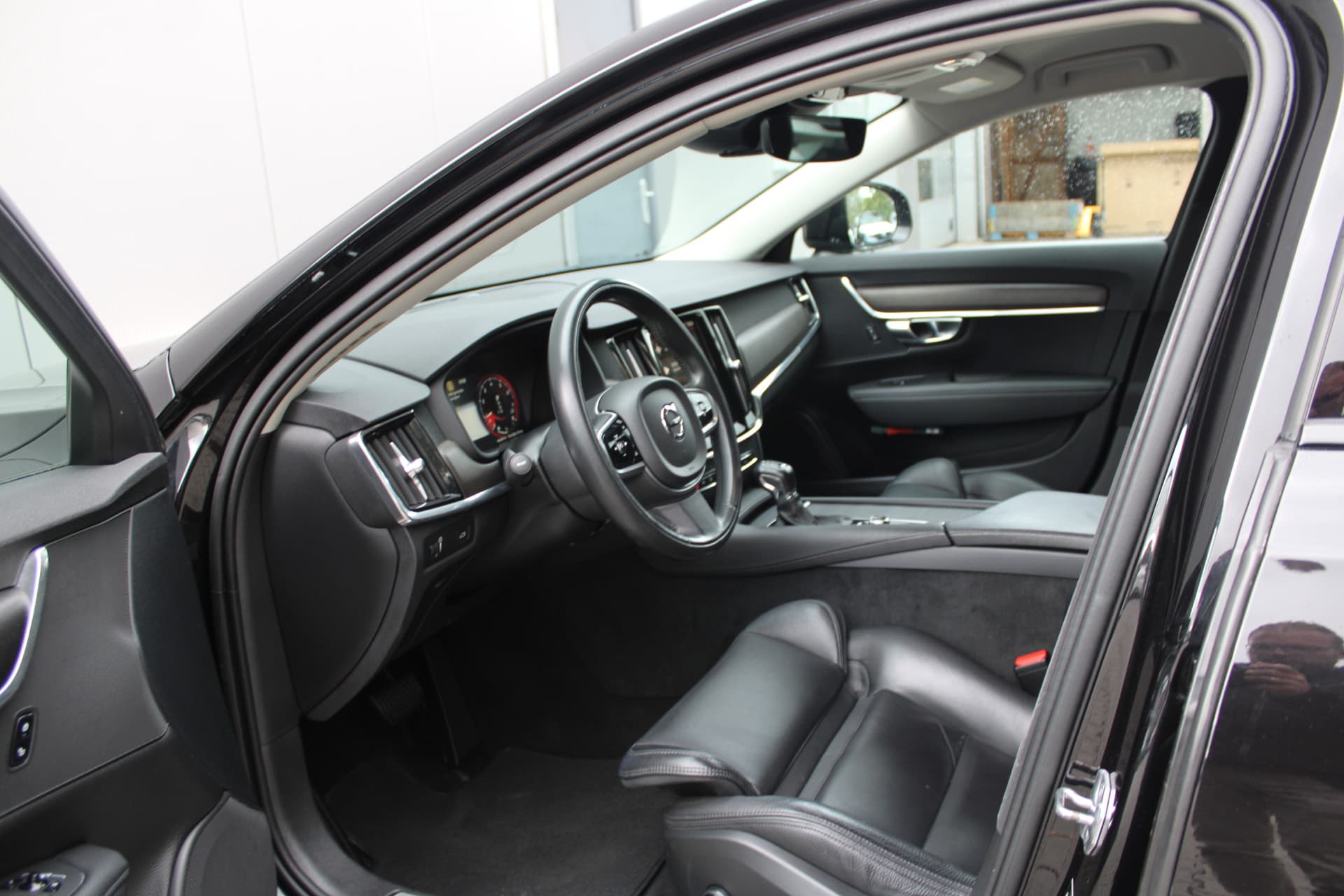 Volvo V90 Cross Country T5 AWD 90th Anniversary Edition thumbnail 21